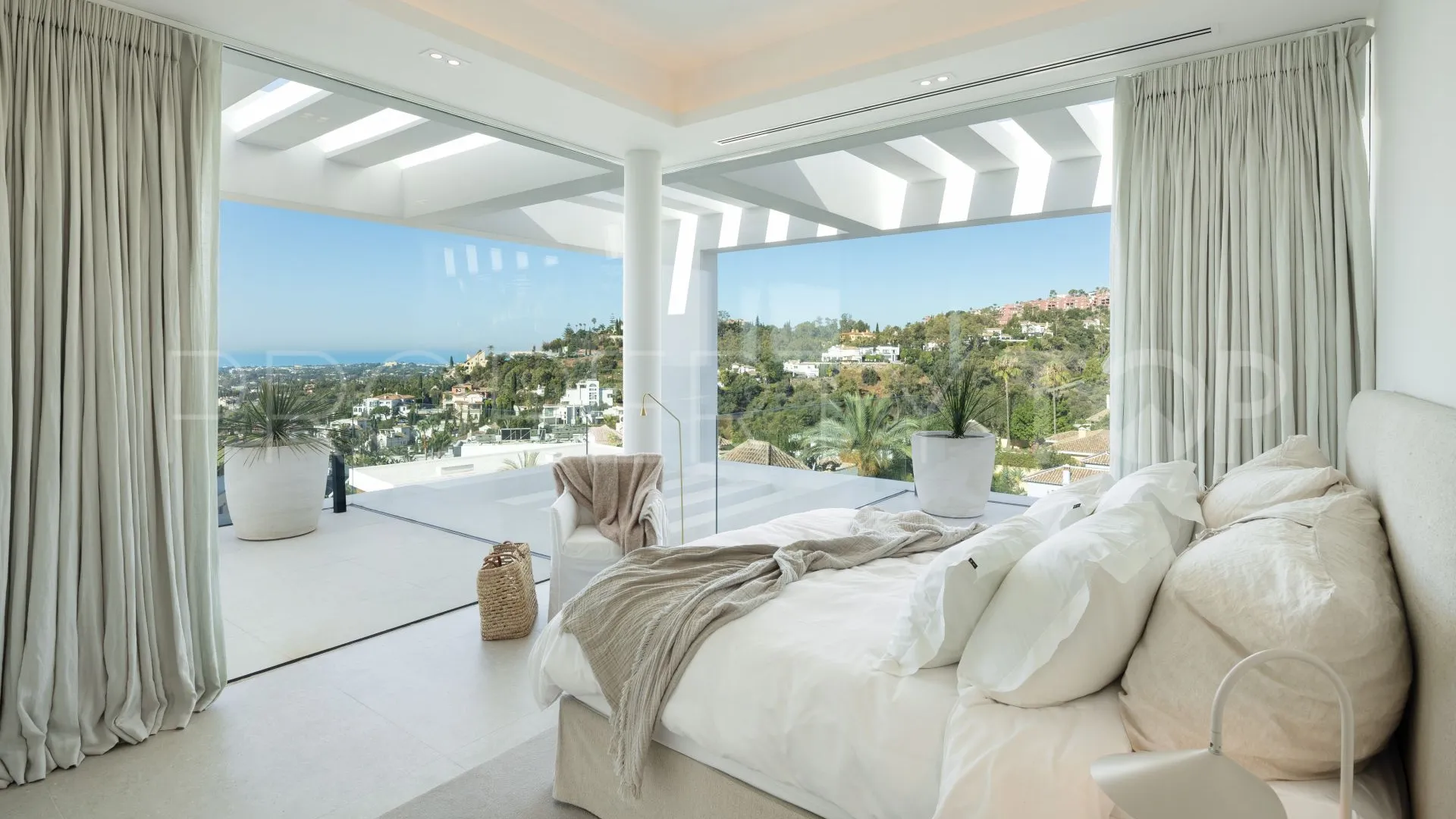 Villa for sale in Marbella with 6 bedrooms