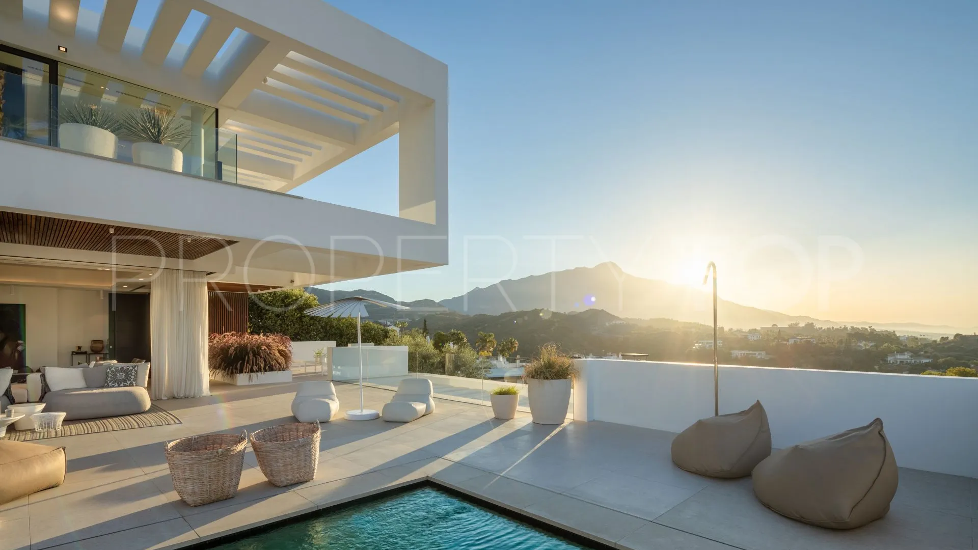 Villa for sale in Marbella with 6 bedrooms