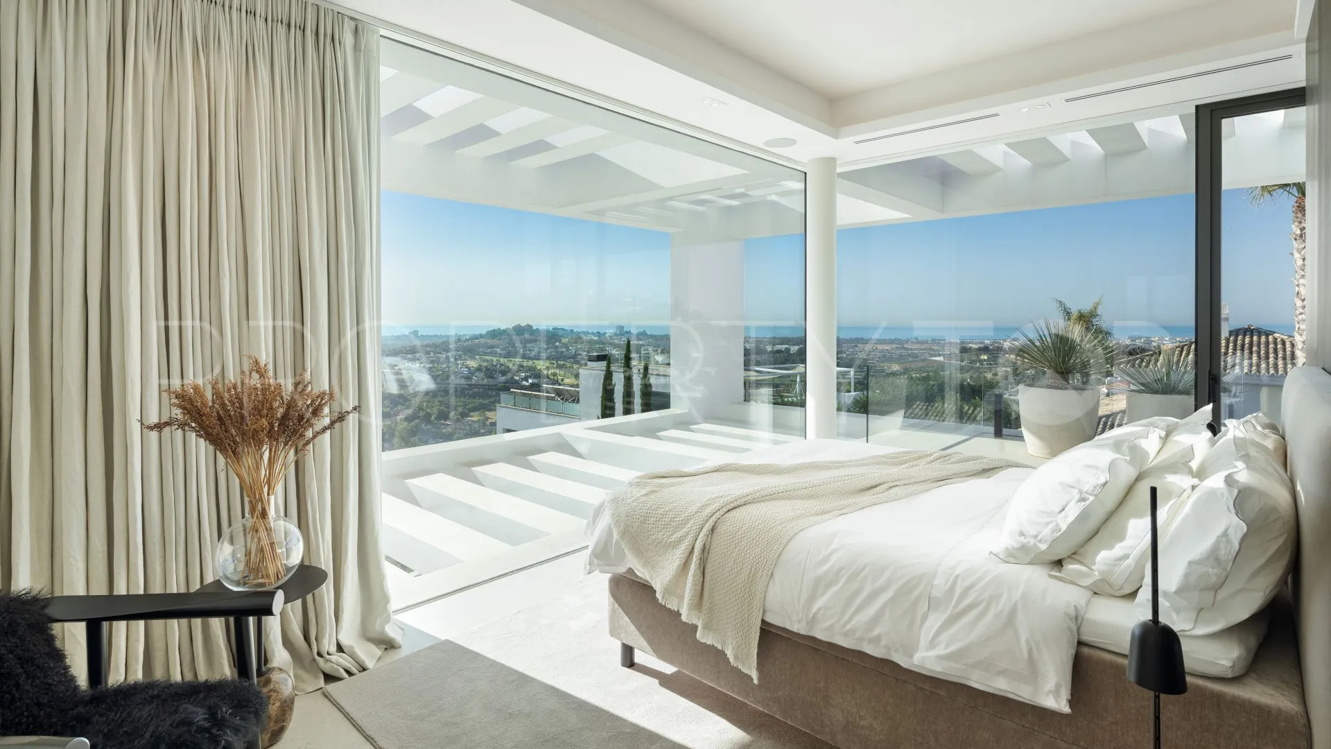 Villa for sale in Marbella with 6 bedrooms
