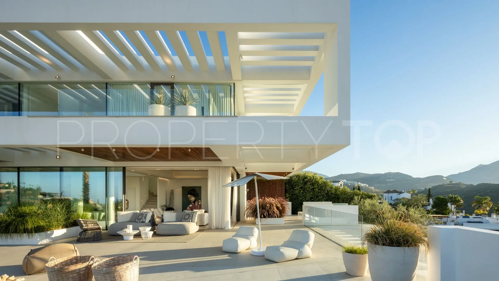 Villa for sale in Marbella with 6 bedrooms