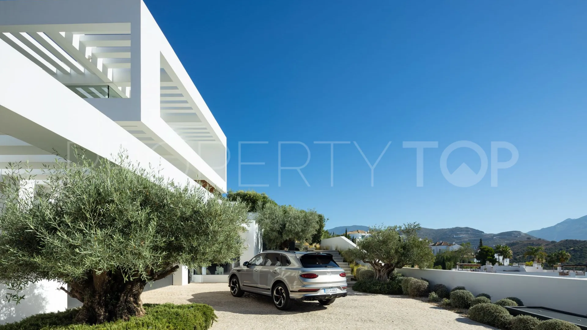 Villa for sale in Marbella with 6 bedrooms