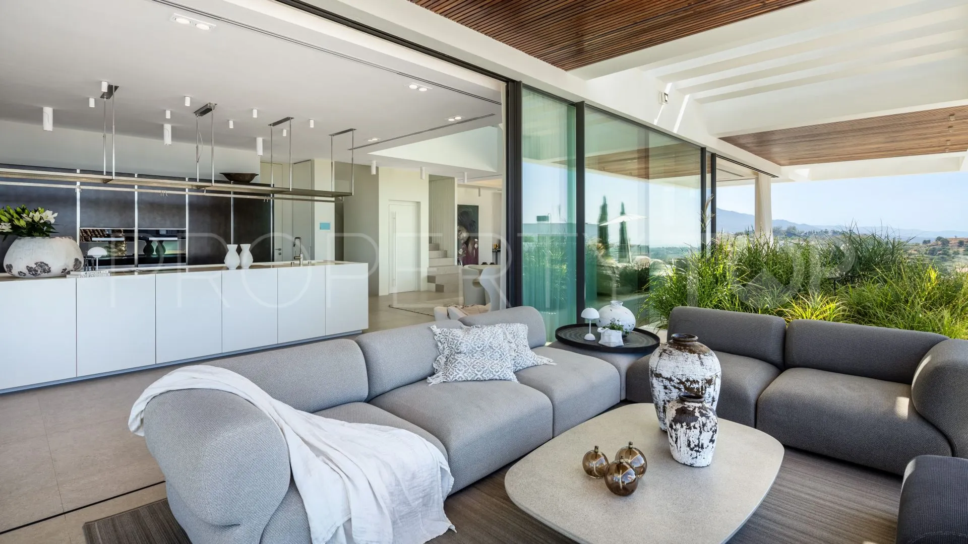 Villa for sale in Marbella with 6 bedrooms