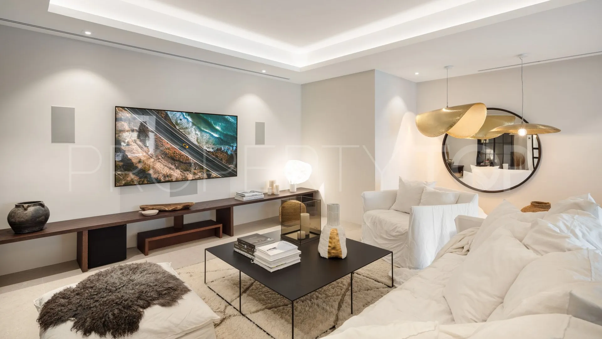 Villa for sale in Marbella with 6 bedrooms