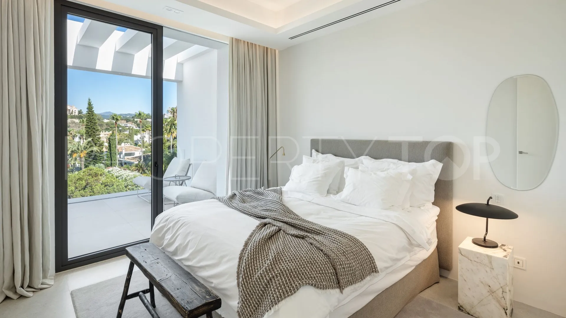 Villa for sale in Marbella with 6 bedrooms