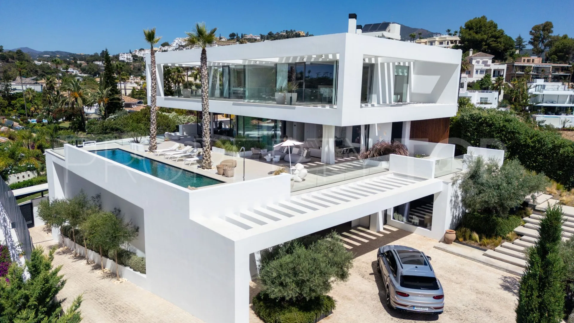 Villa for sale in Marbella with 6 bedrooms