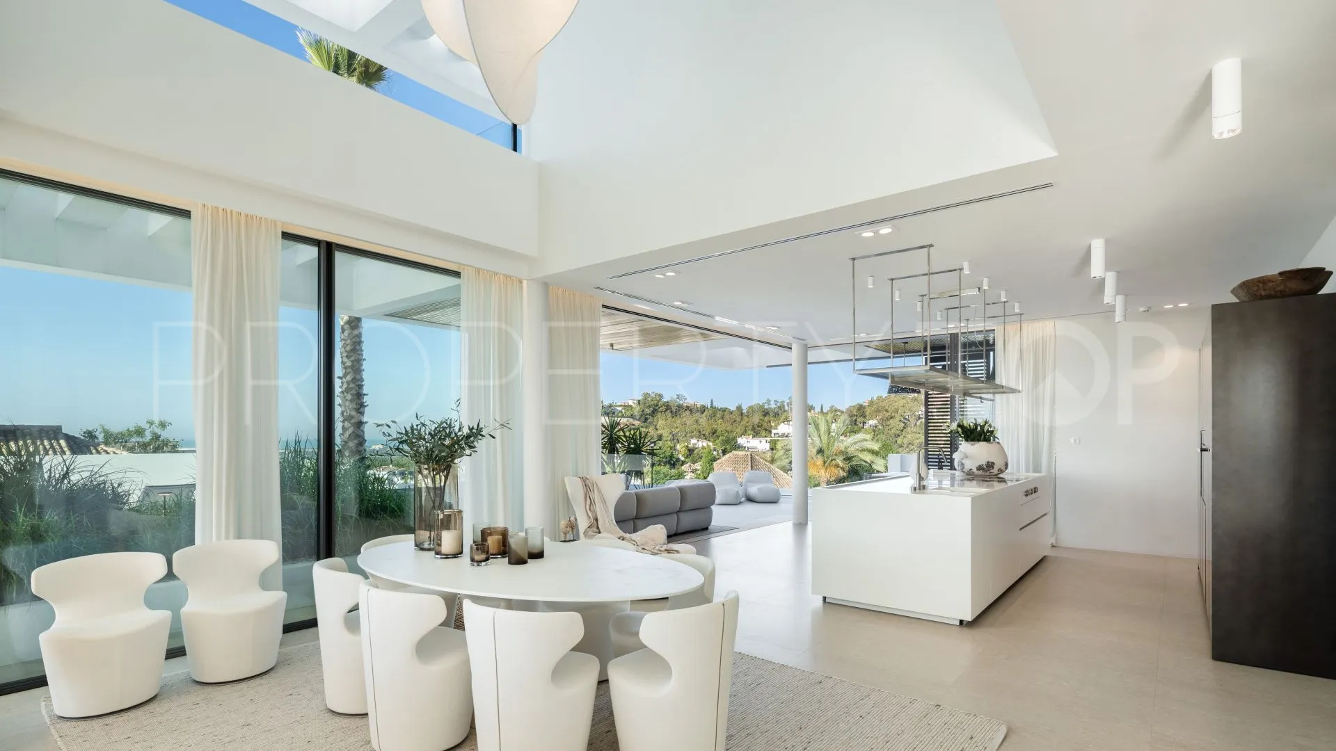 Villa for sale in Marbella with 6 bedrooms