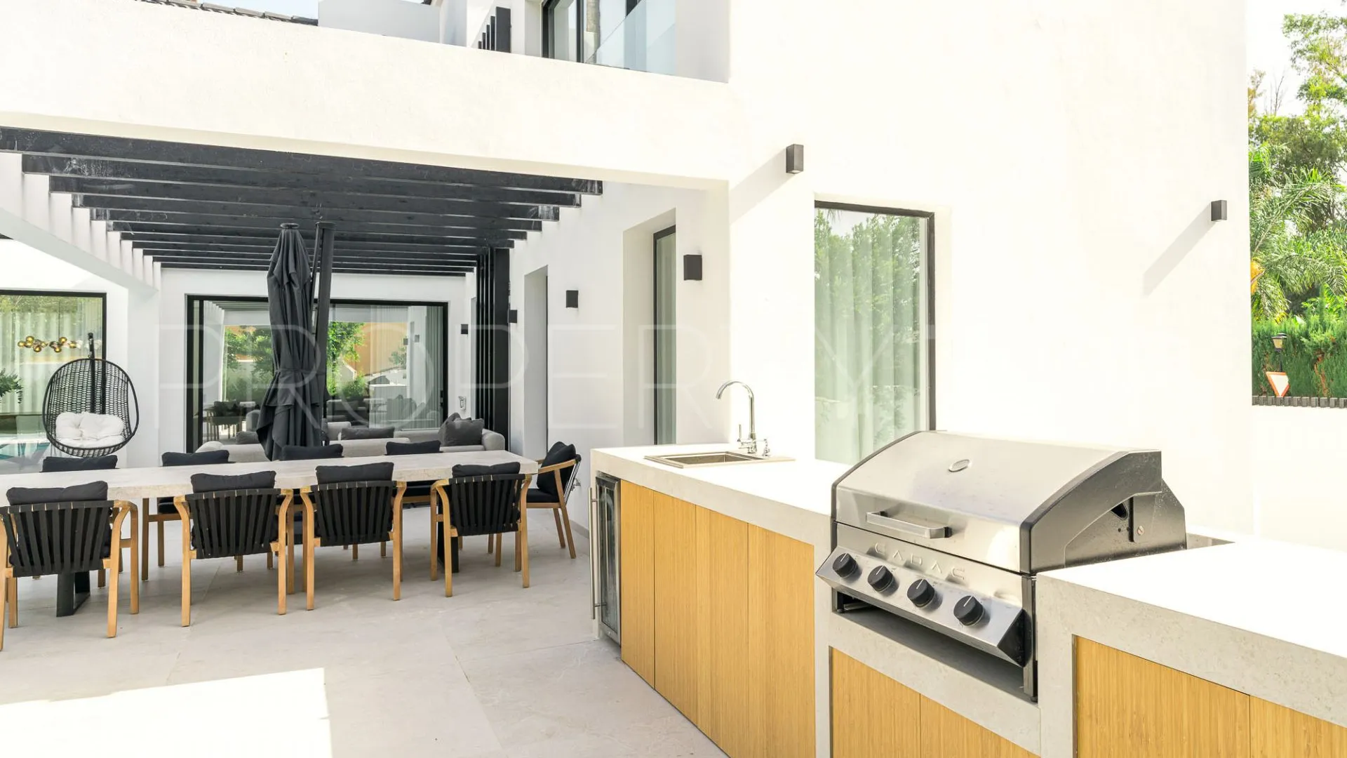 Marbella, villa de 4 dormitorios a la venta