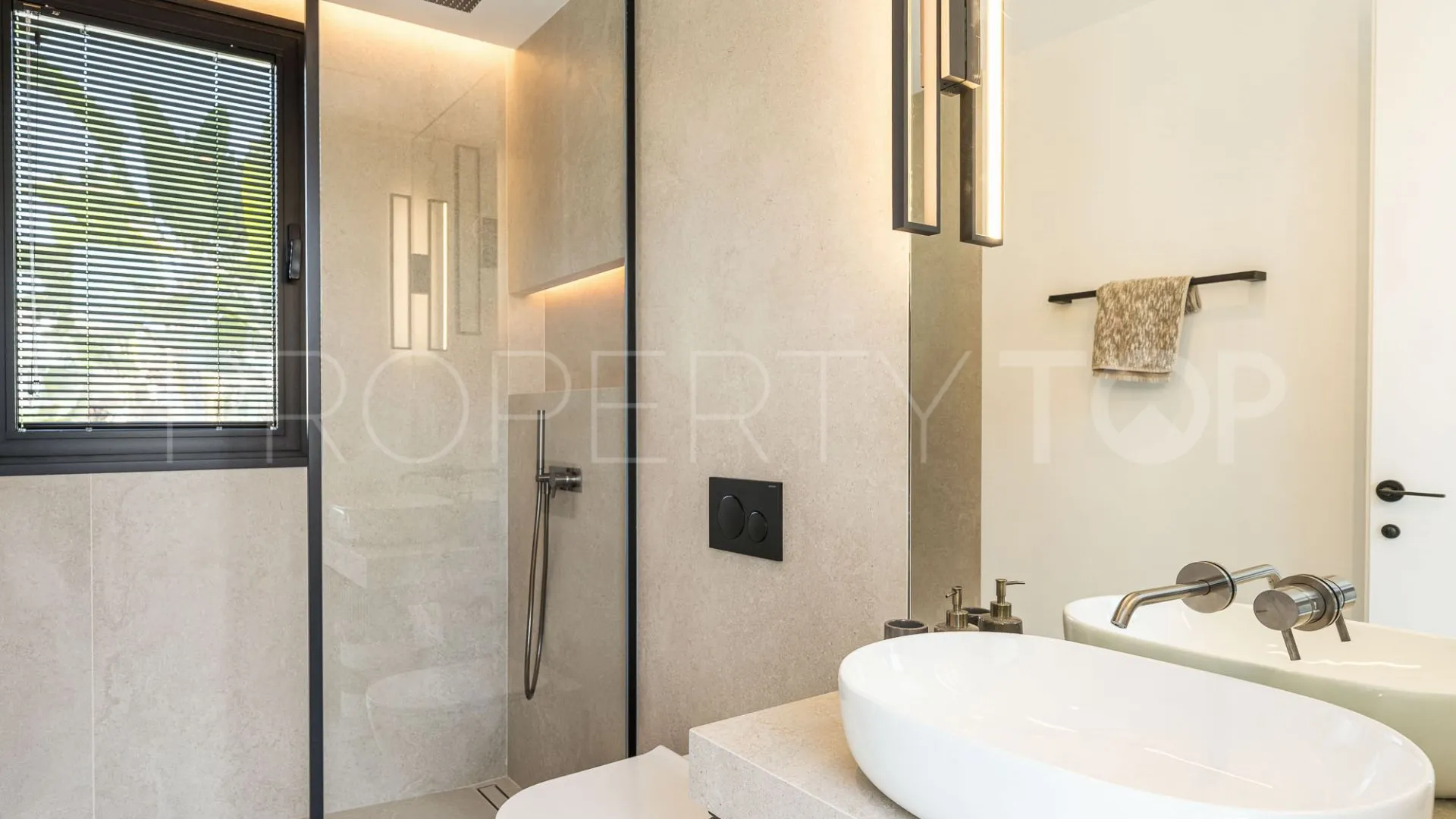 Marbella, villa de 4 dormitorios a la venta