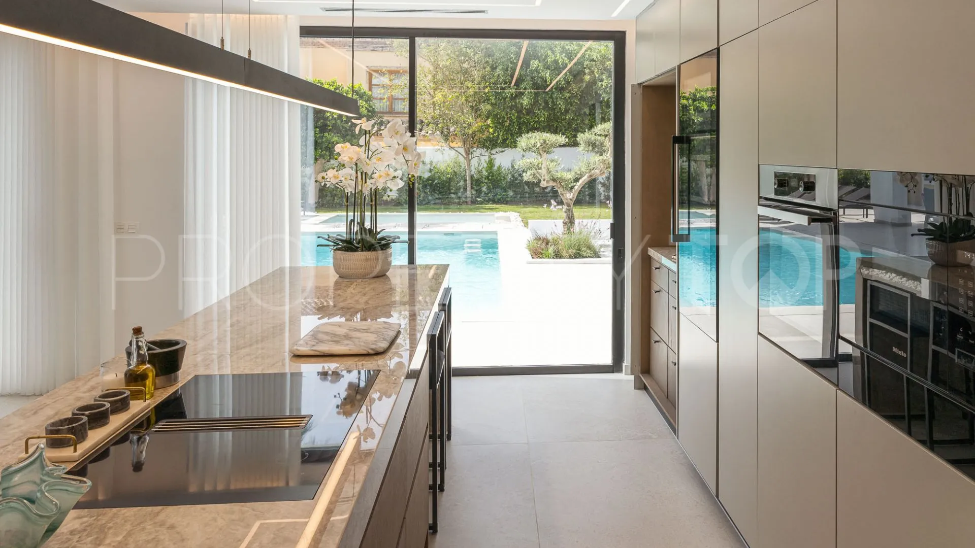 Marbella, villa de 4 dormitorios a la venta