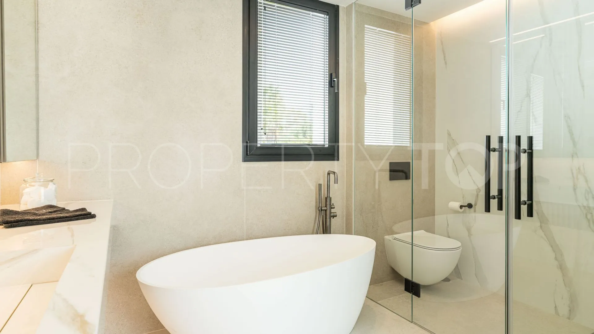 Marbella, villa de 4 dormitorios a la venta