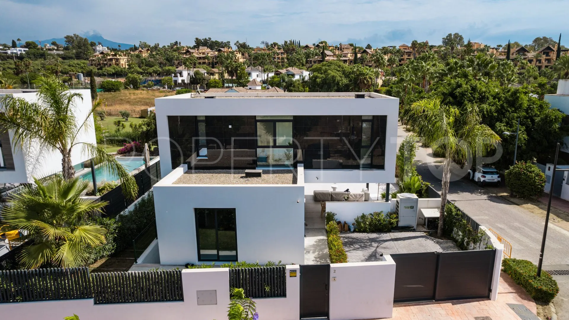 Se vende villa de 5 dormitorios en Marbella