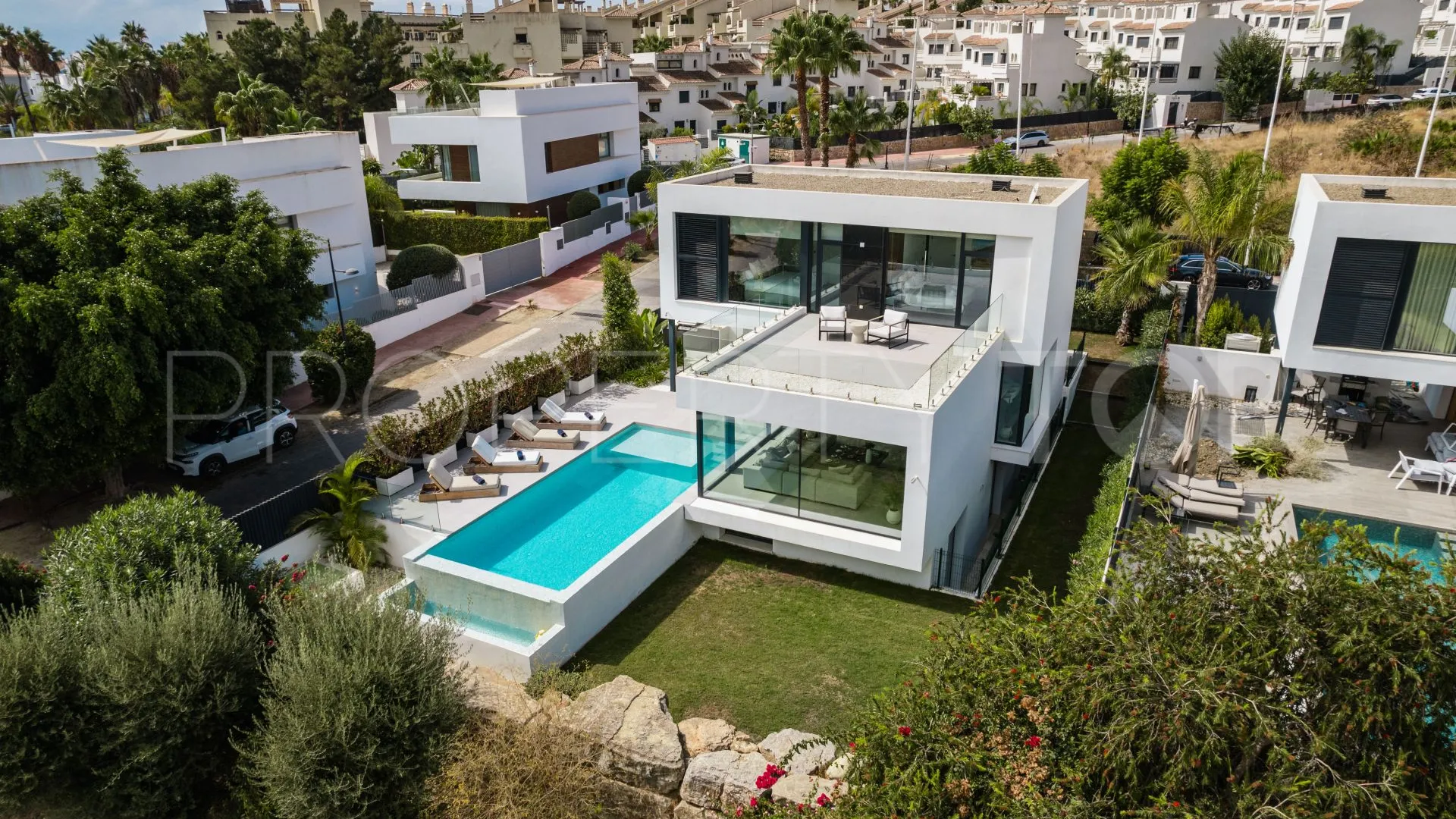 Se vende villa de 5 dormitorios en Marbella
