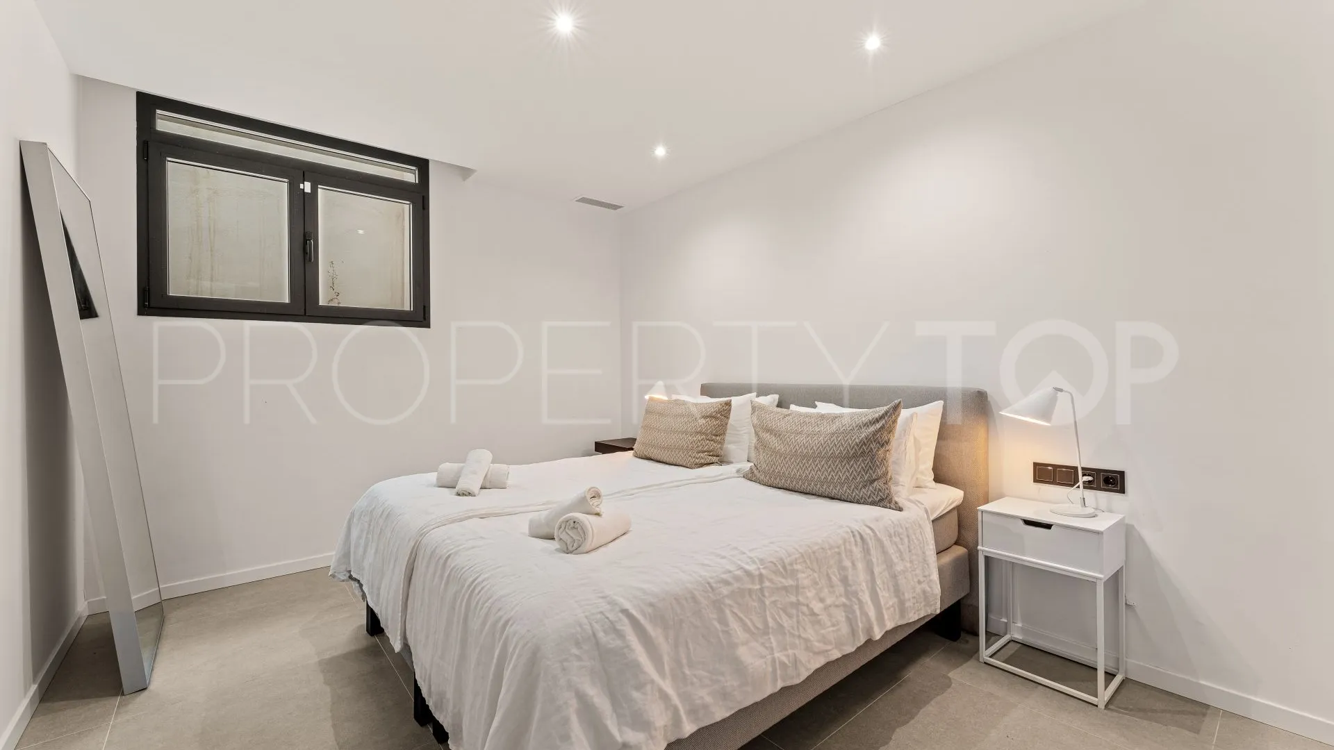 Se vende villa de 5 dormitorios en Marbella