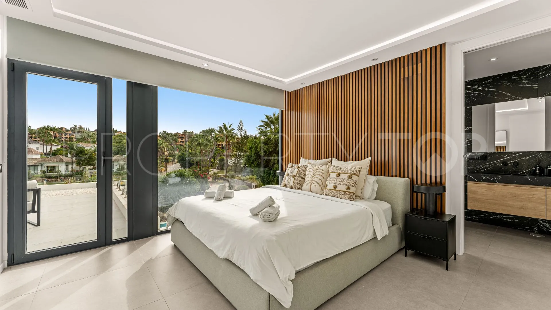 Se vende villa de 5 dormitorios en Marbella