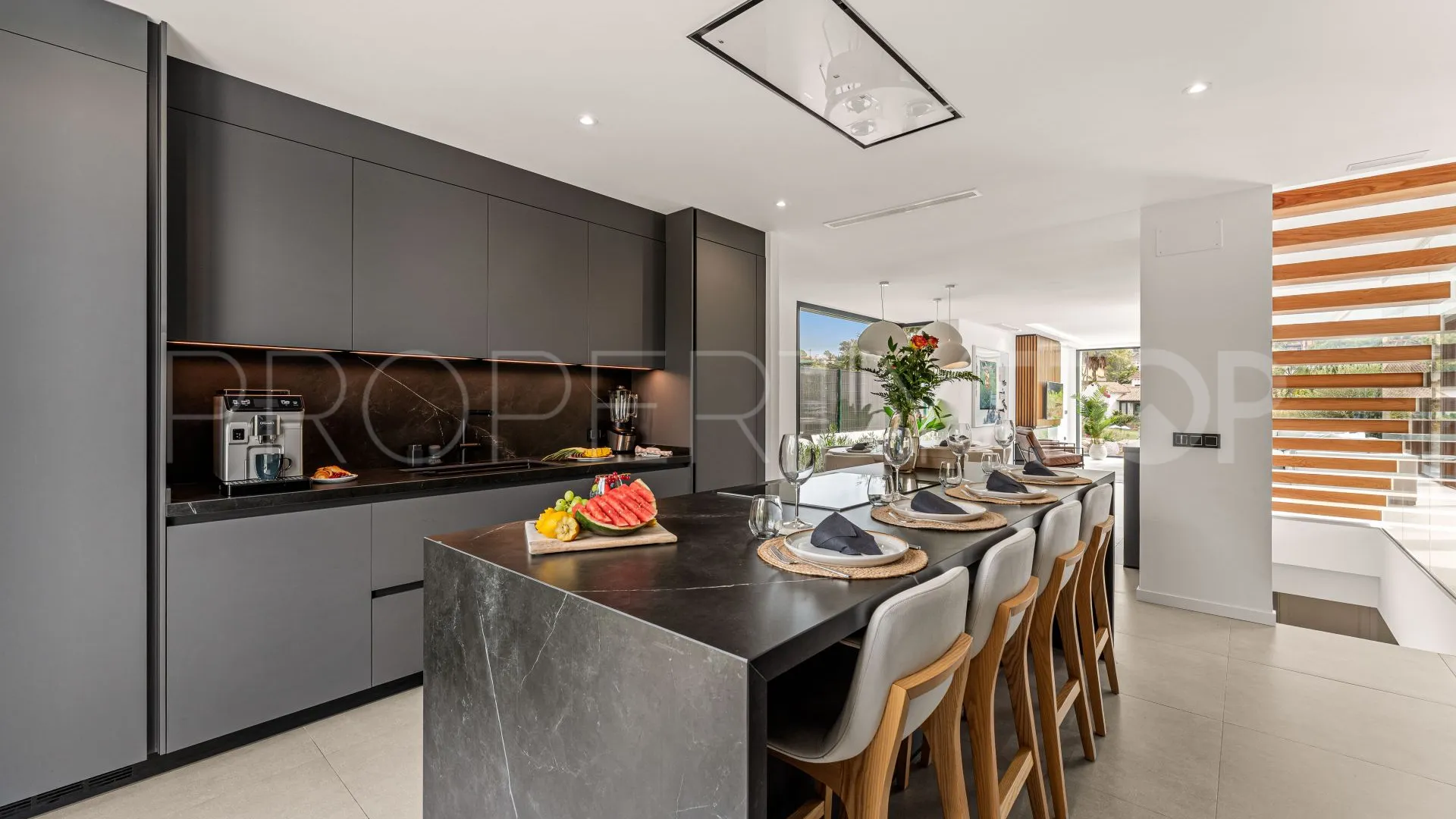 Se vende villa de 5 dormitorios en Marbella