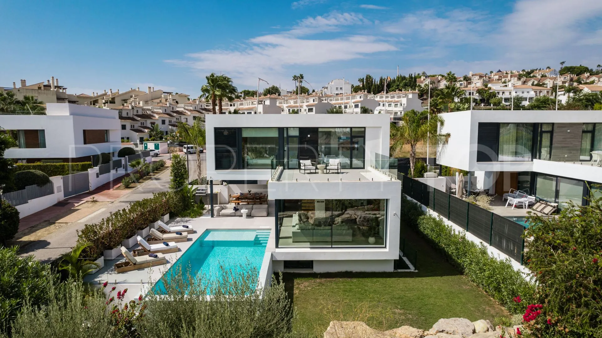 Se vende villa de 5 dormitorios en Marbella