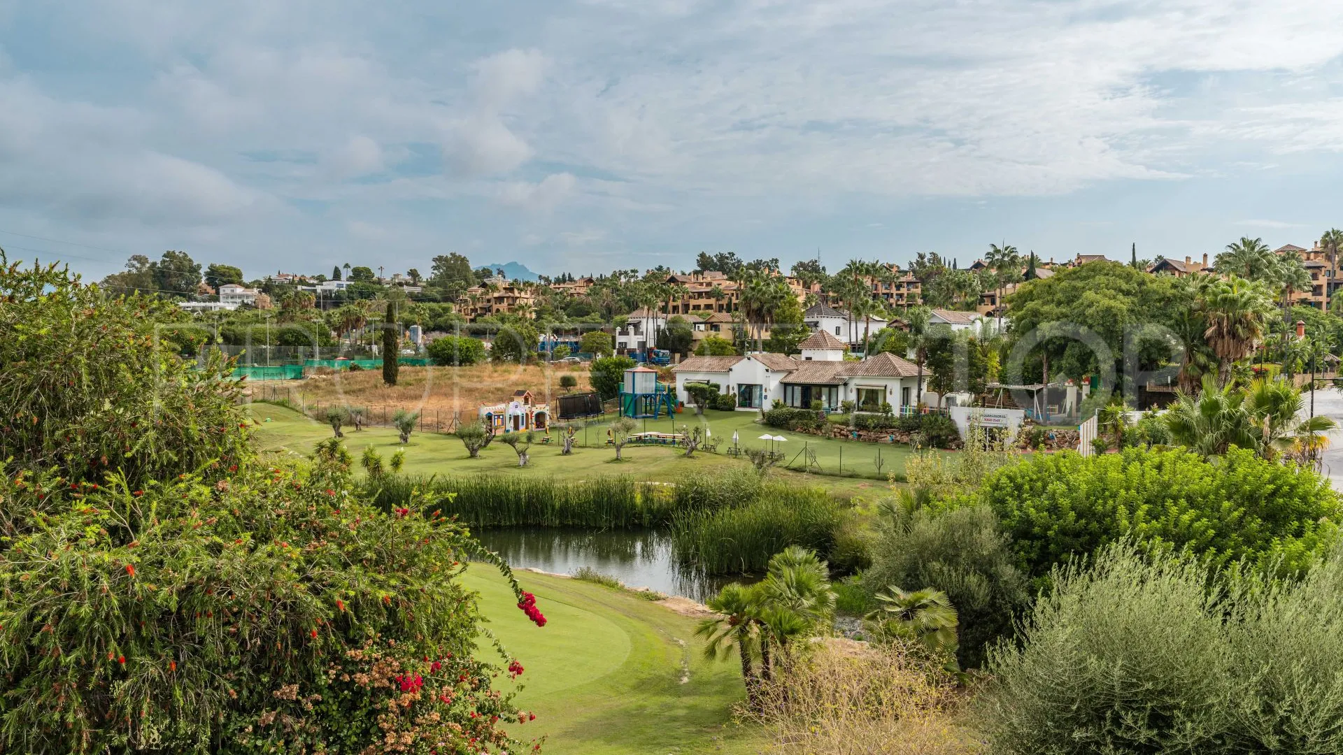 Se vende villa de 5 dormitorios en Marbella
