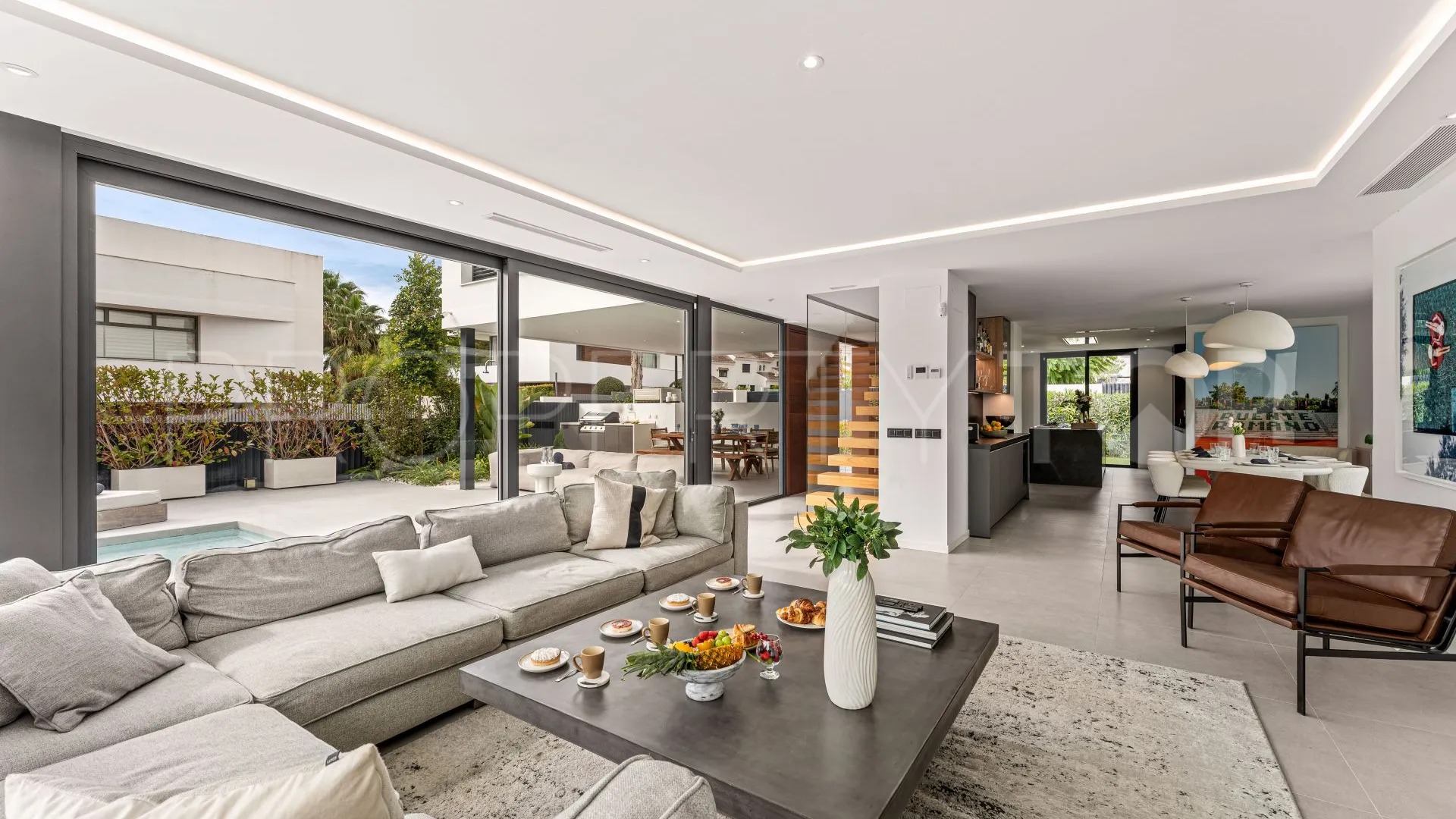 Se vende villa de 5 dormitorios en Marbella