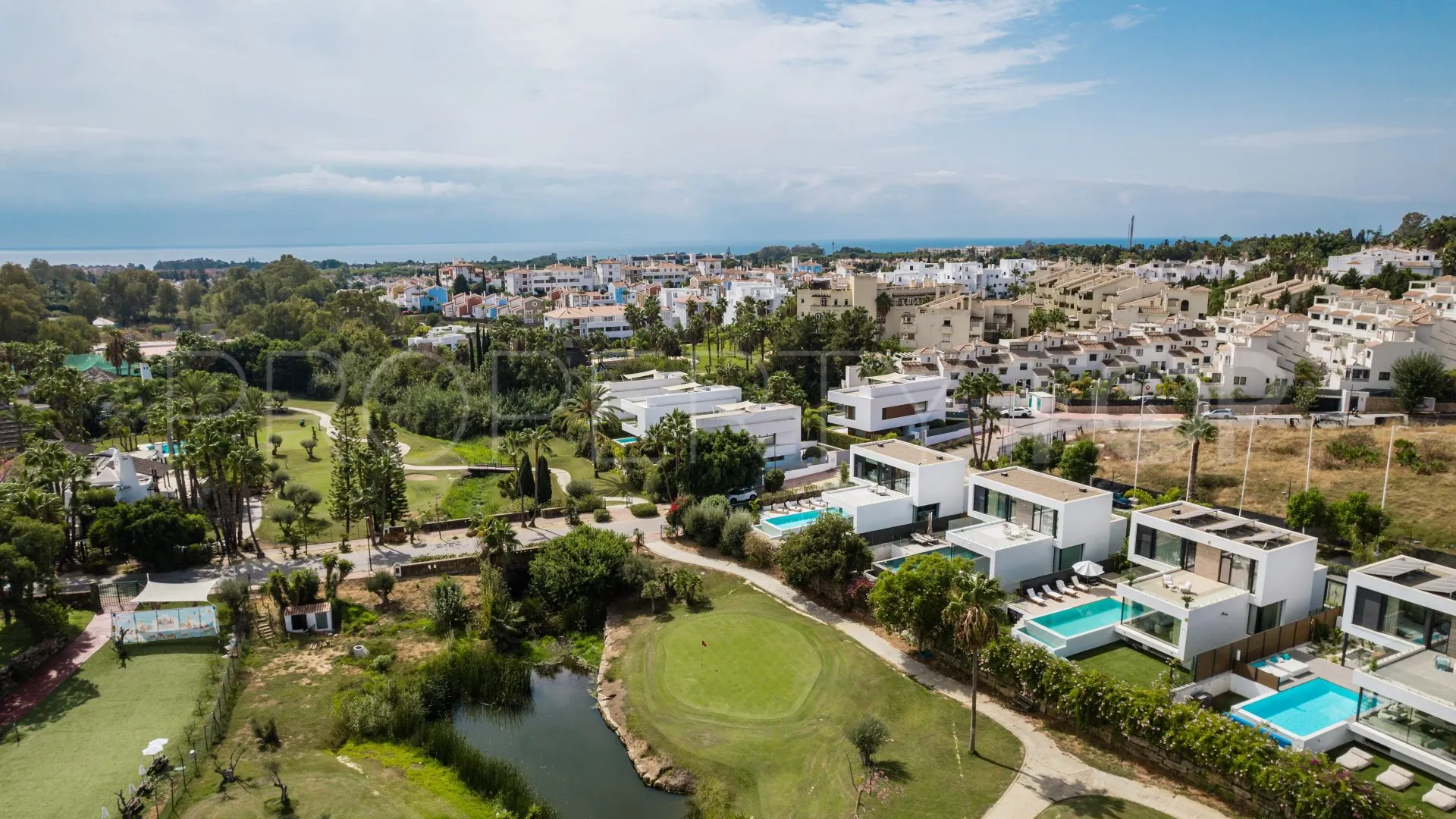 Se vende villa de 5 dormitorios en Marbella