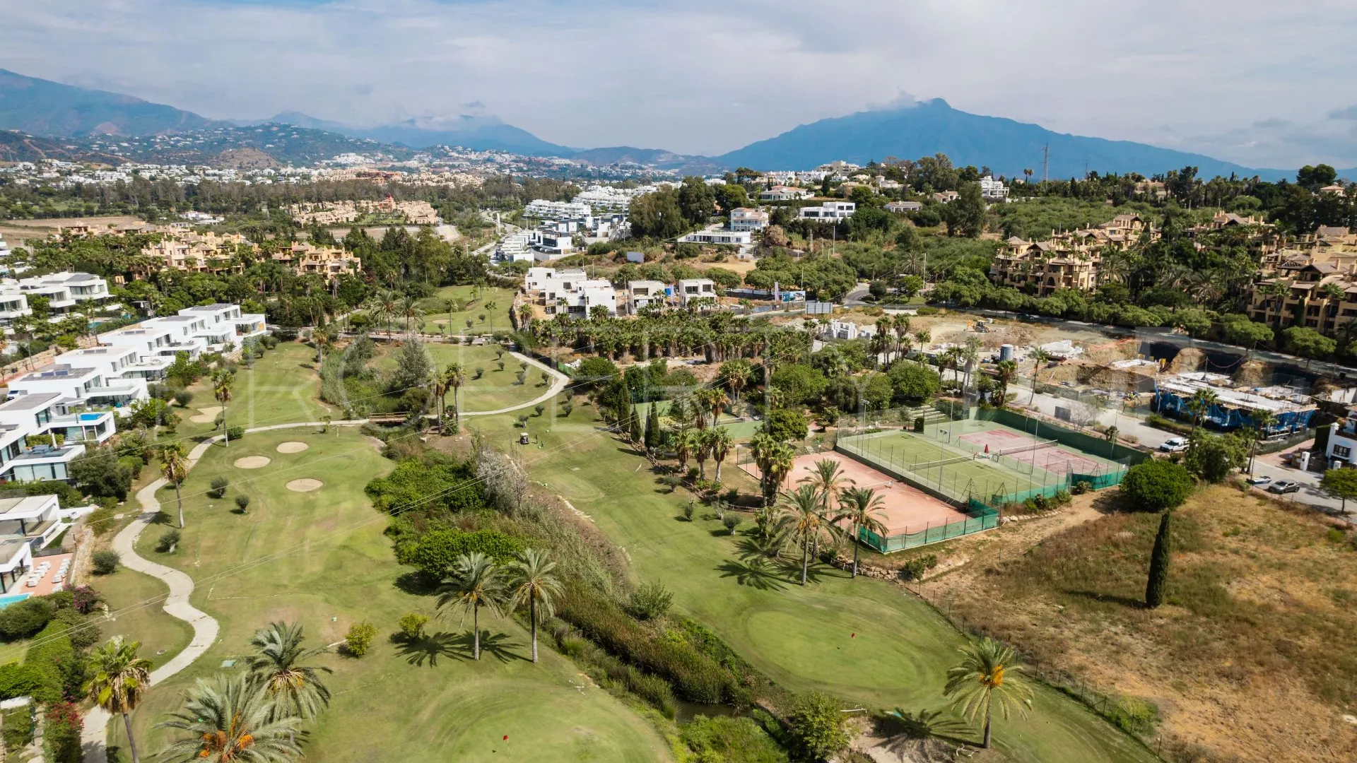 Se vende villa de 5 dormitorios en Marbella