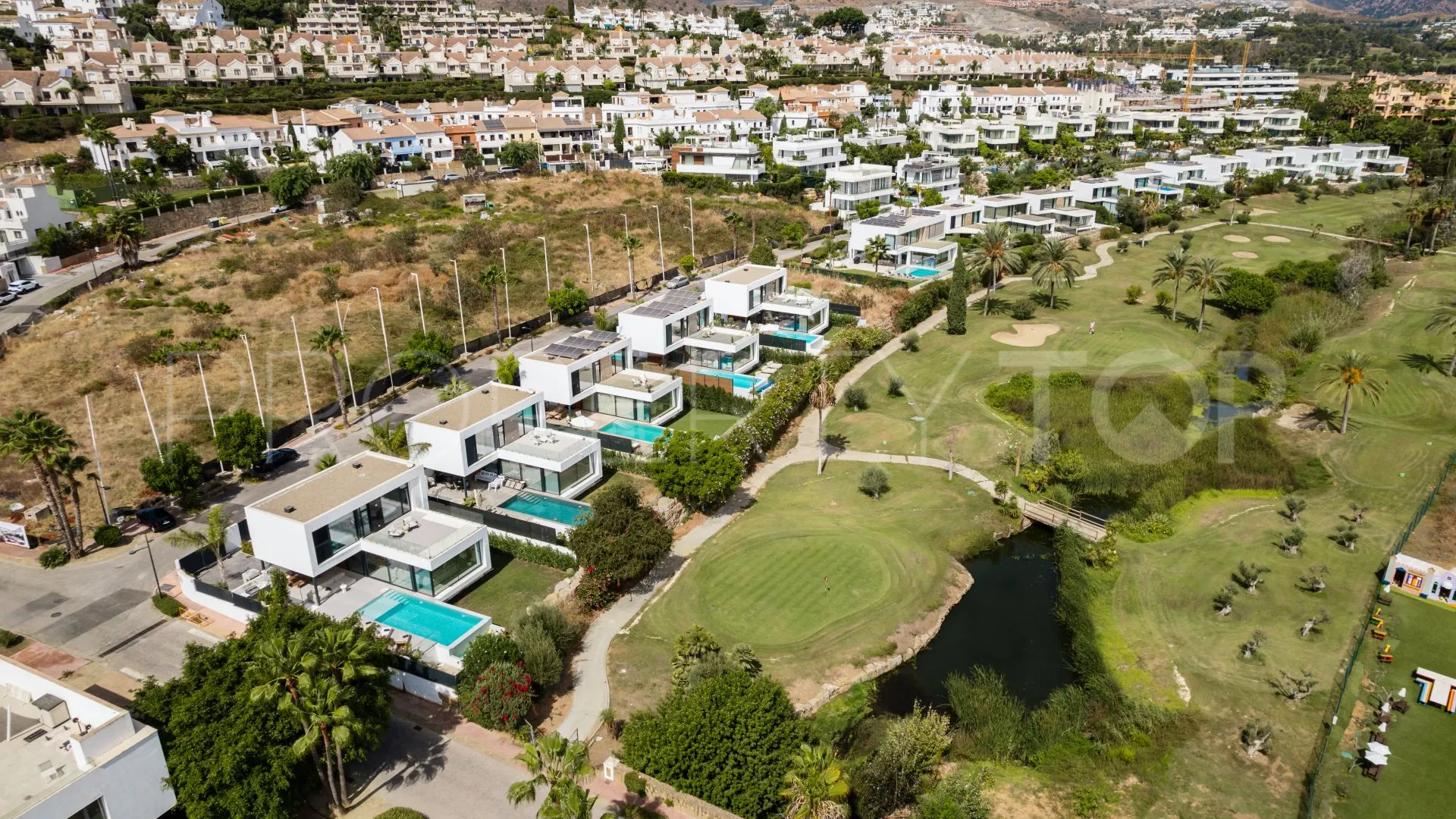 Se vende villa de 5 dormitorios en Marbella
