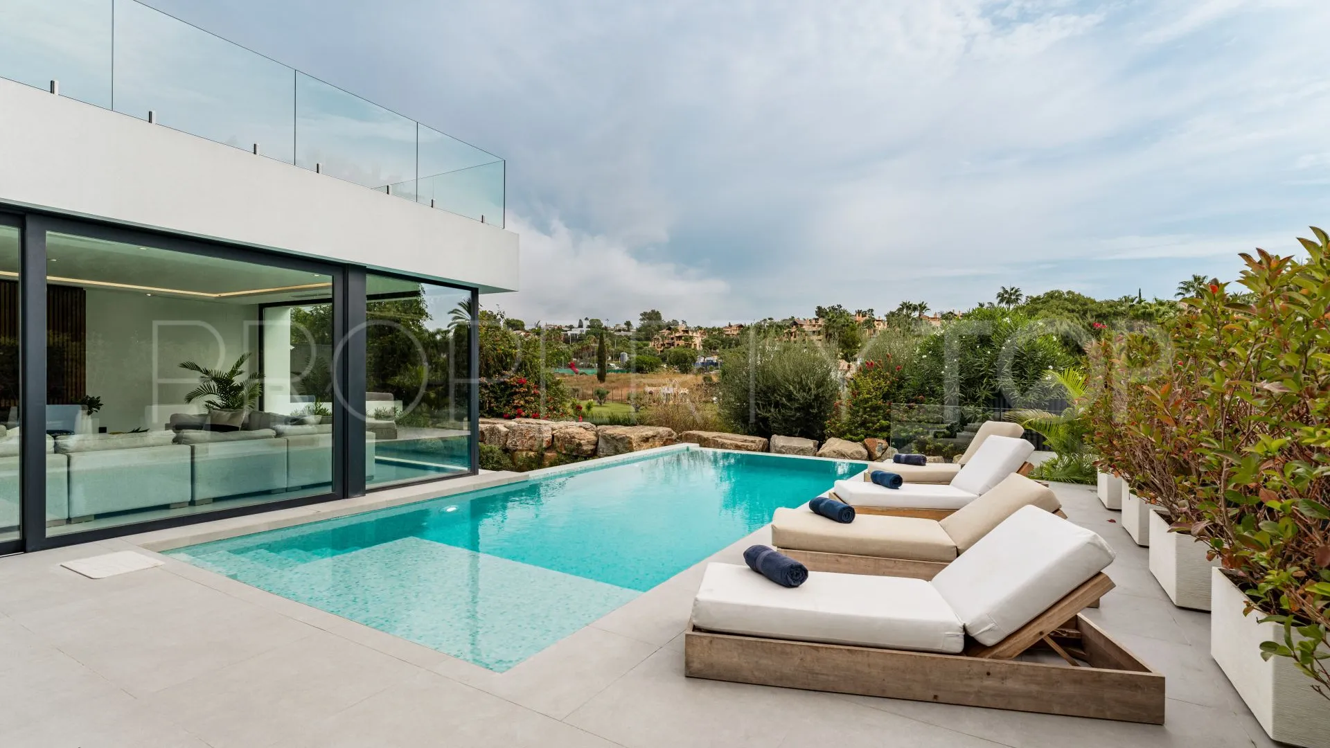 Se vende villa de 5 dormitorios en Marbella
