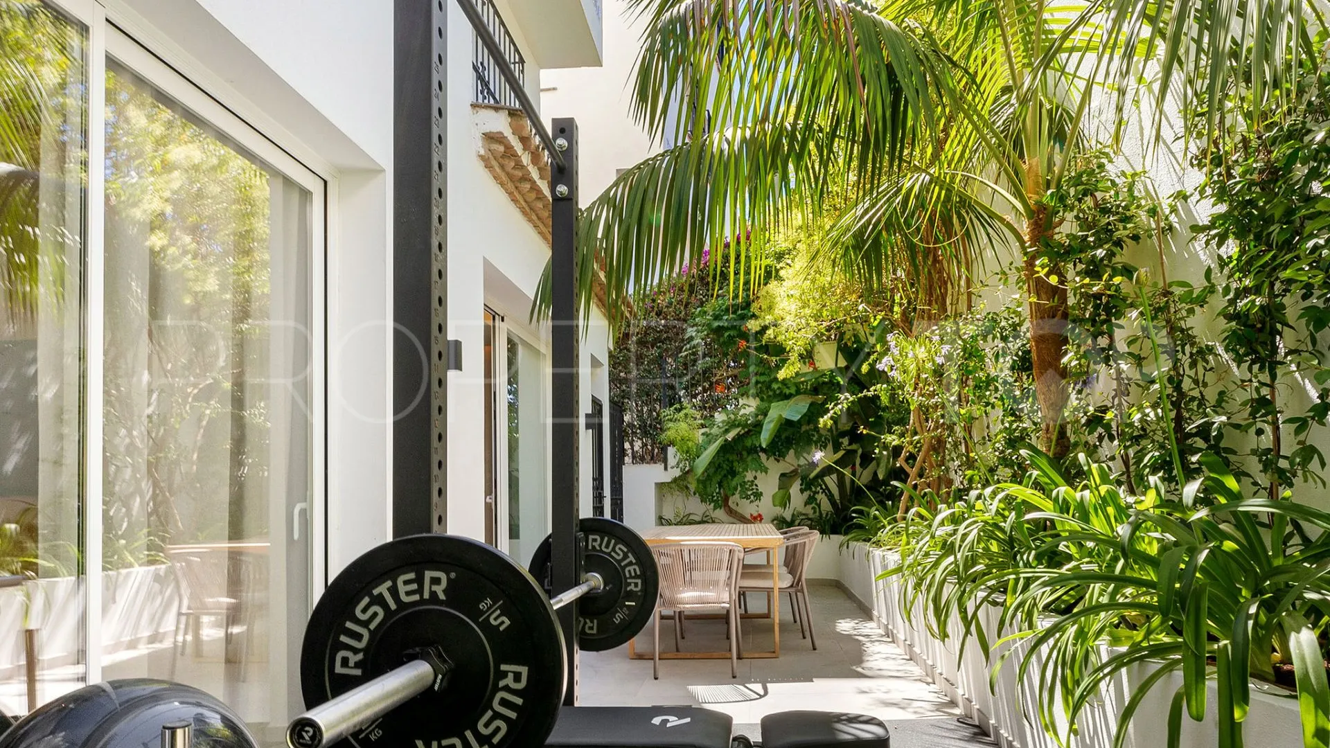 Comprar villa pareada en Marbella
