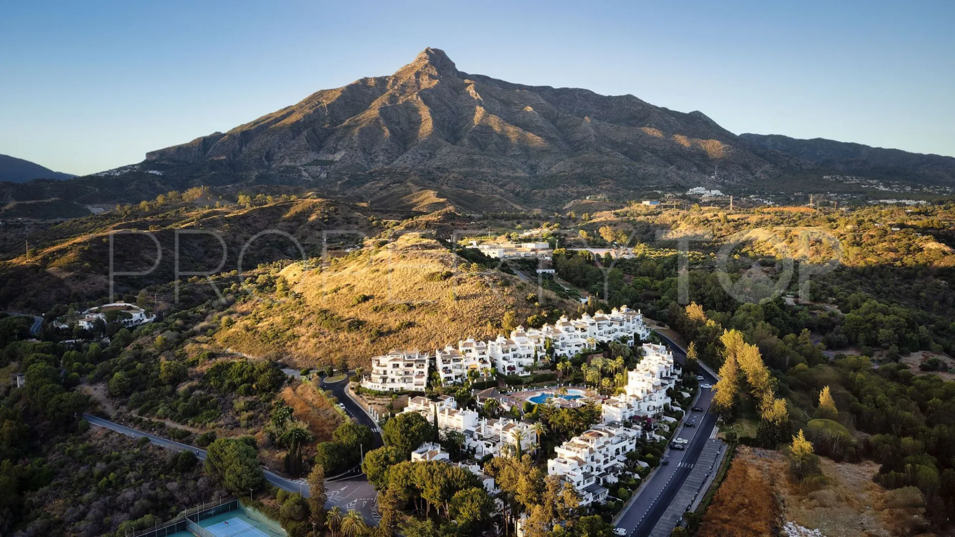 Comprar villa pareada en Marbella