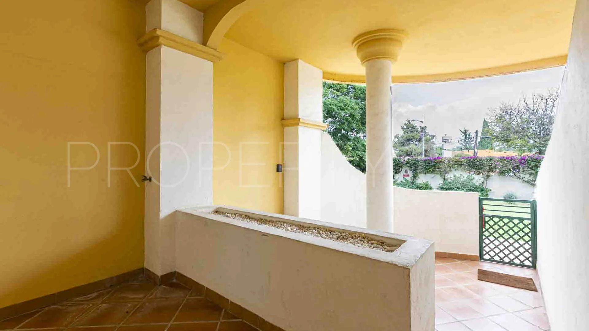 Apartment with 2 bedrooms for sale in Nueva Andalucia