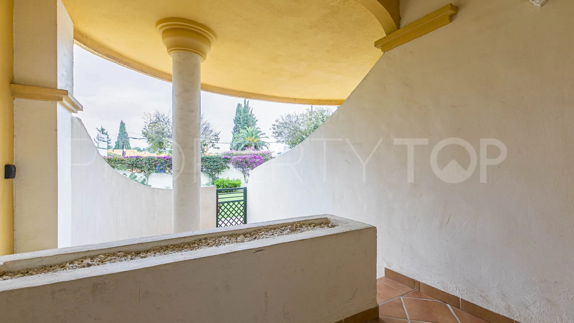 Apartment with 2 bedrooms for sale in Nueva Andalucia
