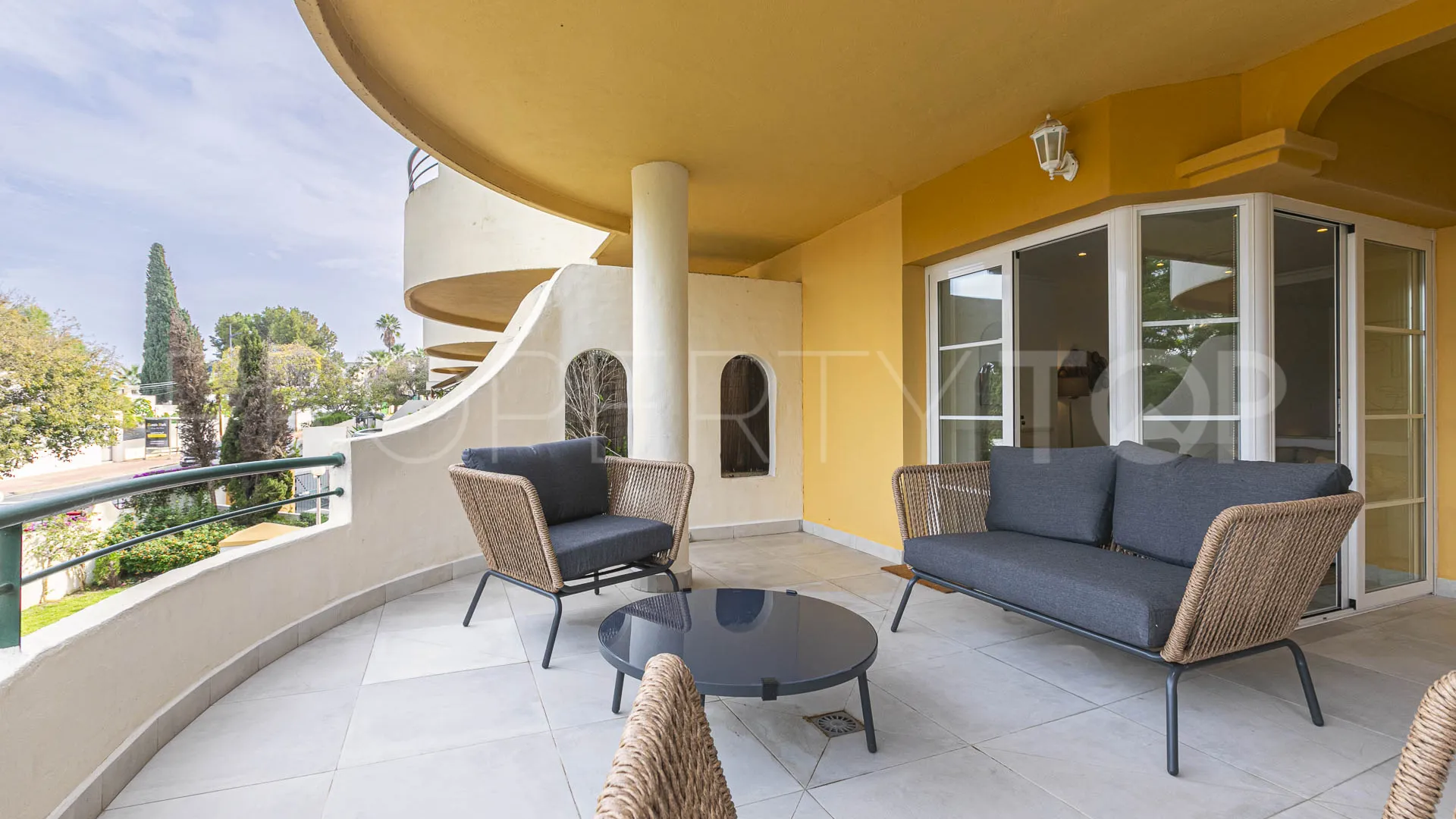 Apartment with 2 bedrooms for sale in Nueva Andalucia