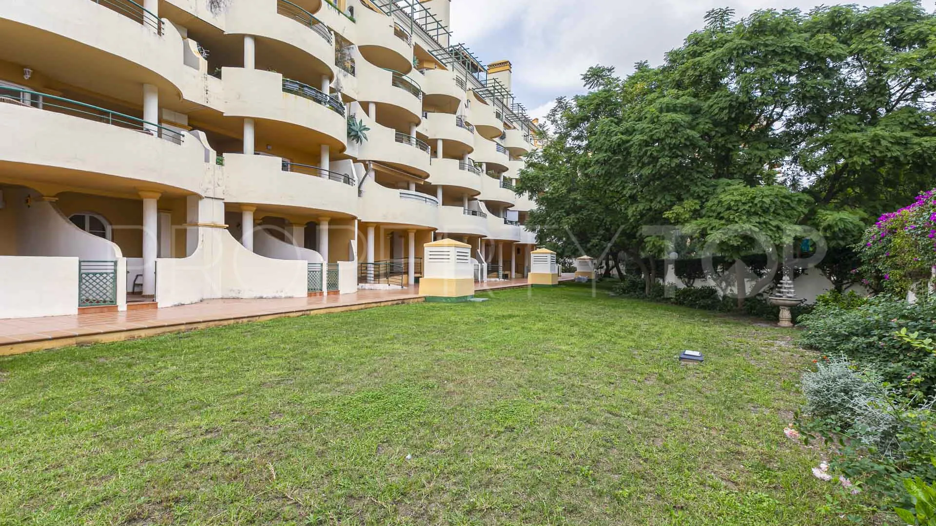 Apartment with 2 bedrooms for sale in Nueva Andalucia