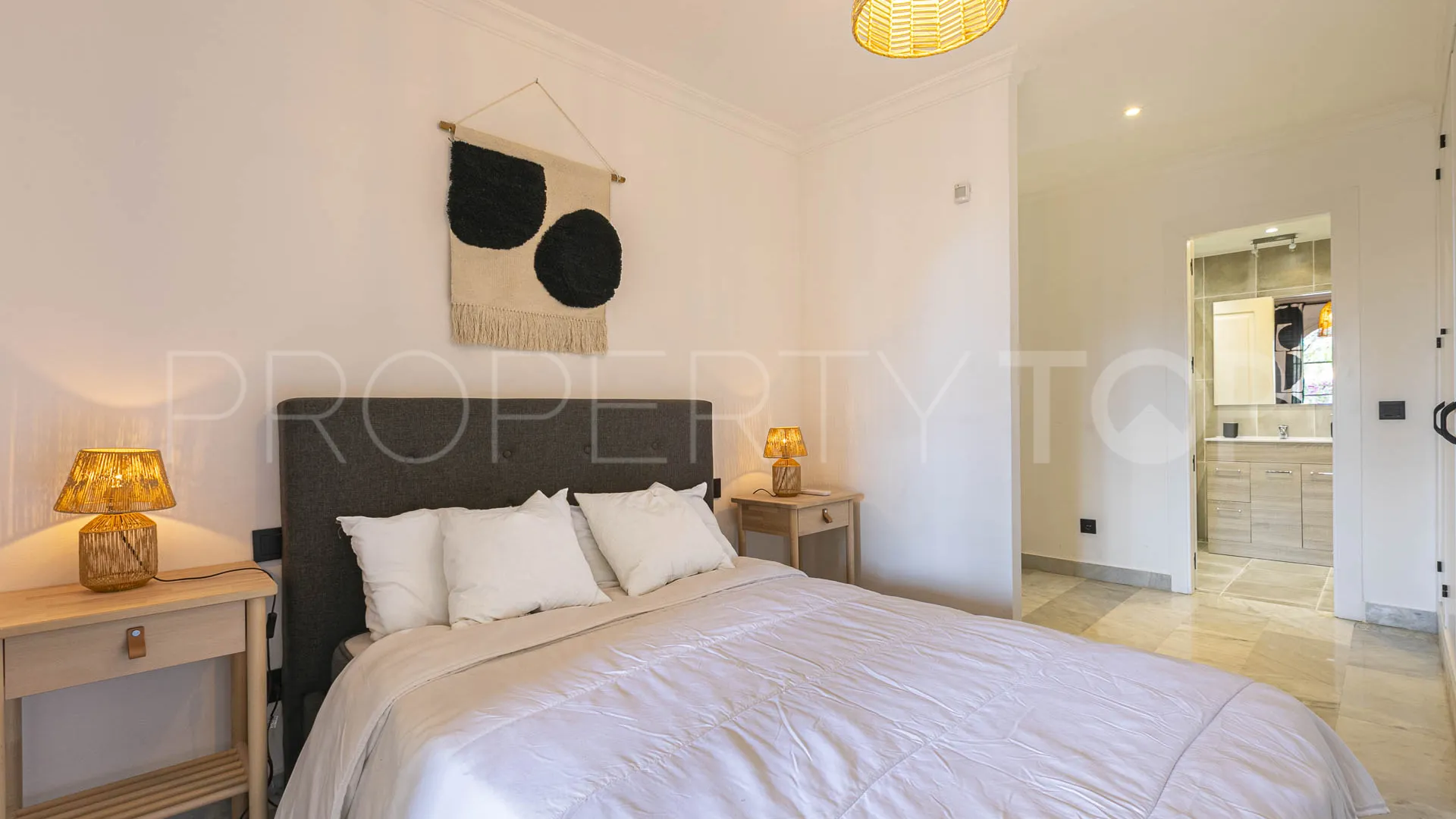 Apartment with 2 bedrooms for sale in Nueva Andalucia