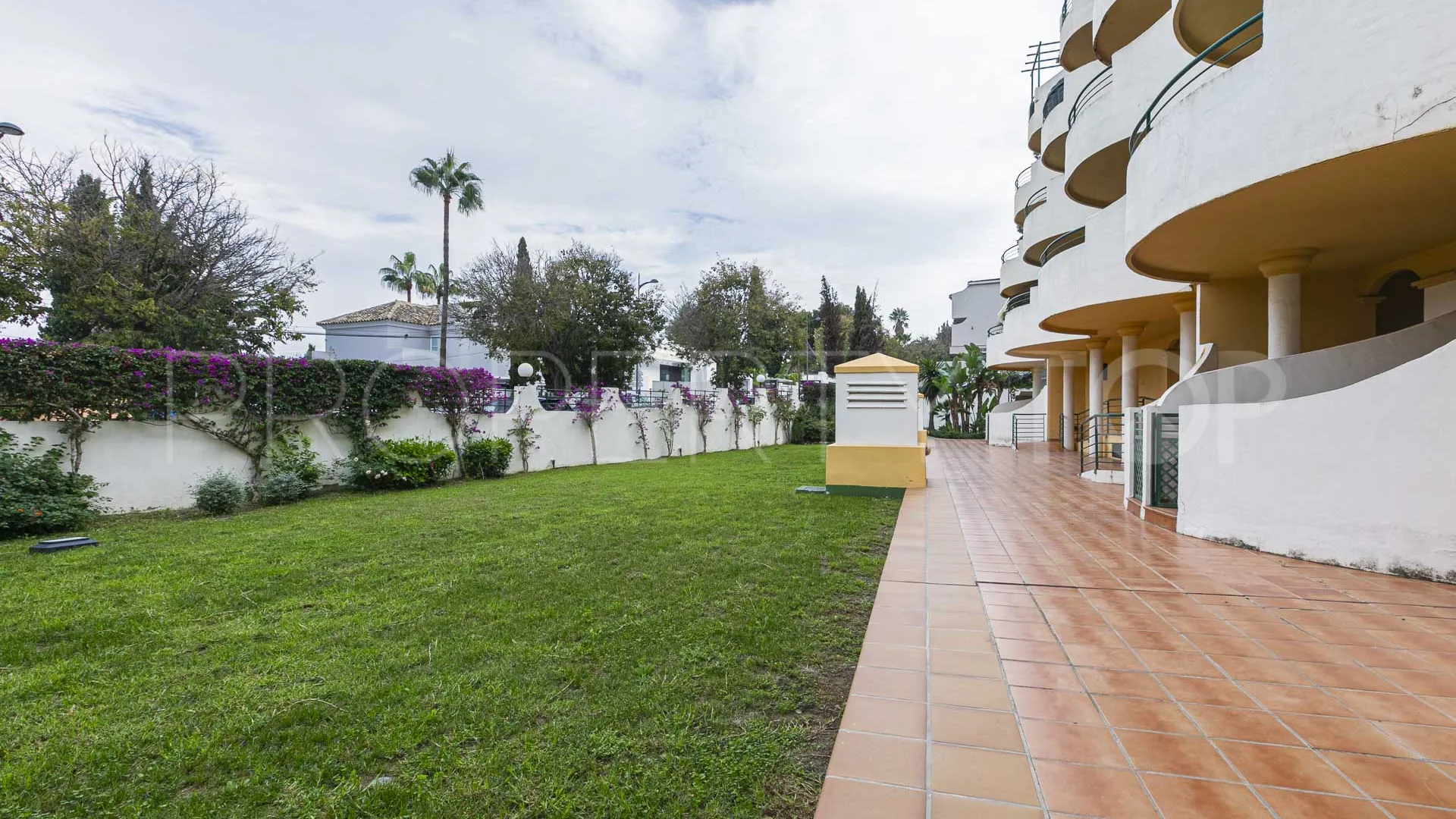 Apartment with 2 bedrooms for sale in Nueva Andalucia