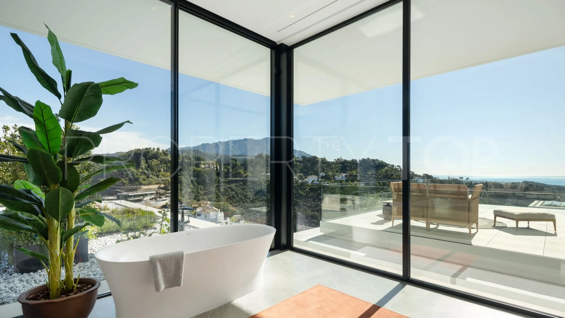 For sale villa in Marbella with 8 bedrooms