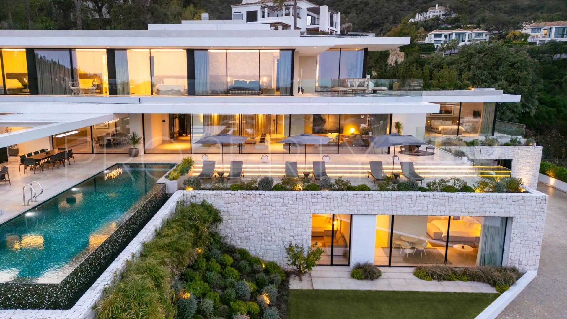 For sale villa in Marbella with 8 bedrooms