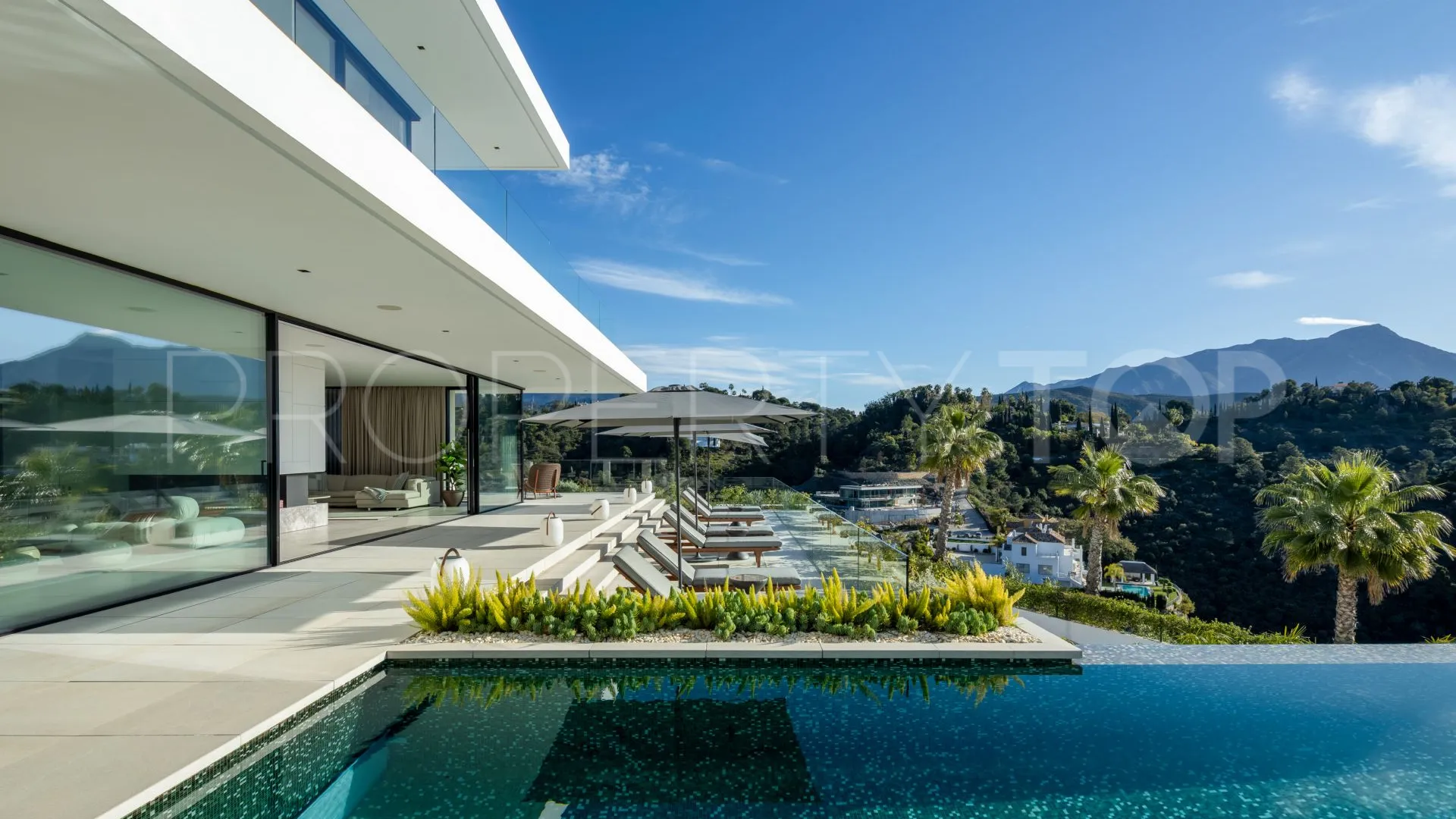 For sale villa in Marbella with 8 bedrooms