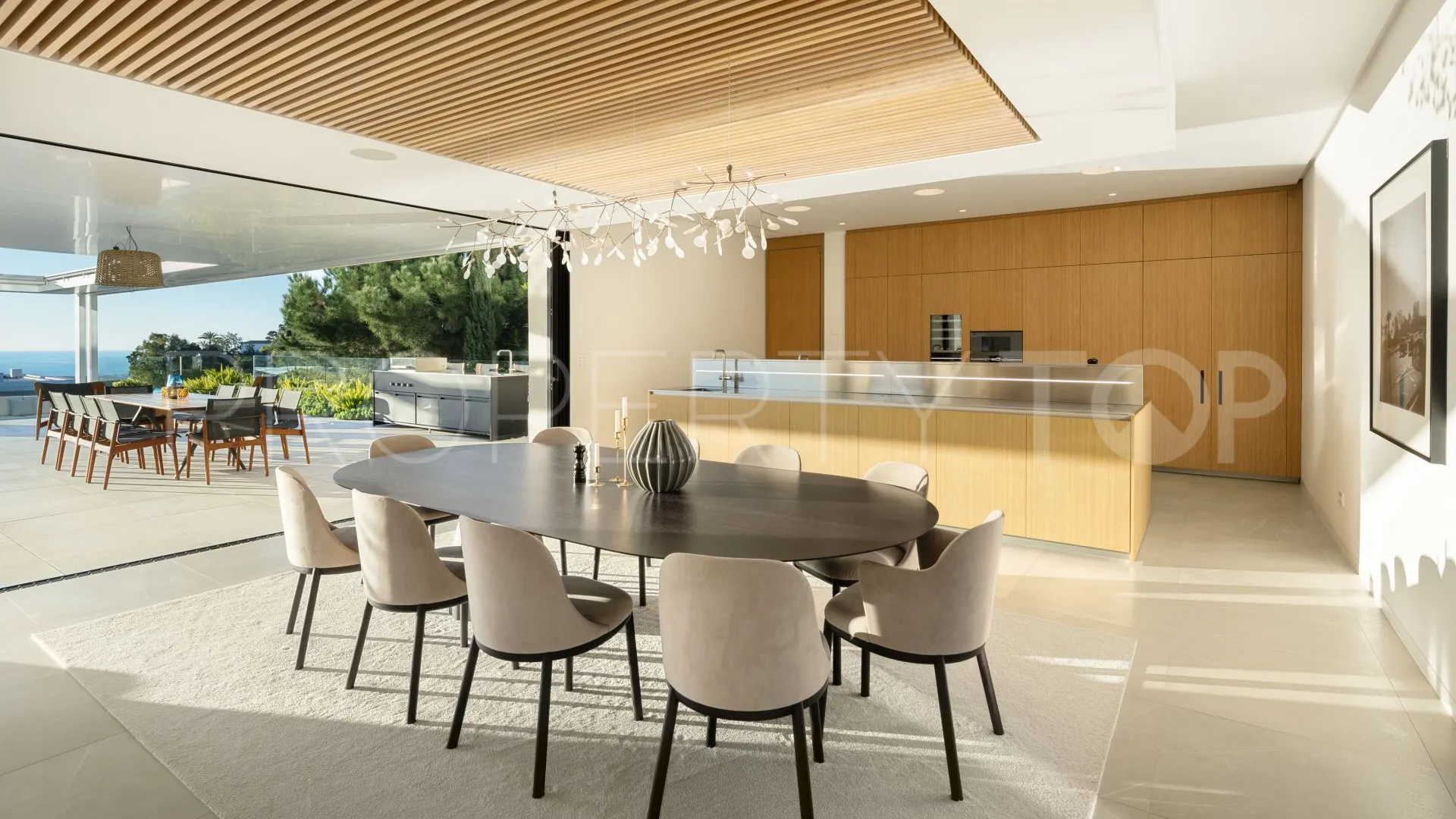 For sale villa in Marbella with 8 bedrooms