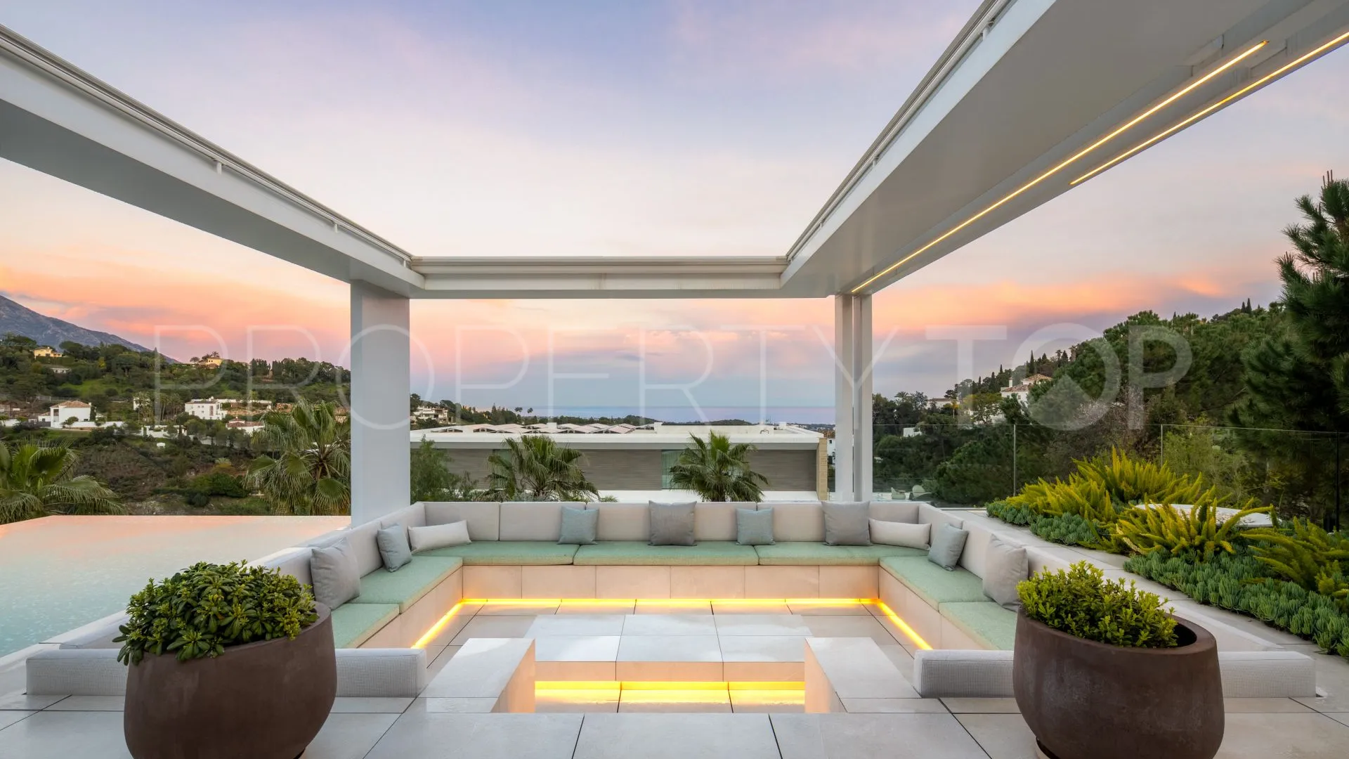 For sale villa in Marbella with 8 bedrooms