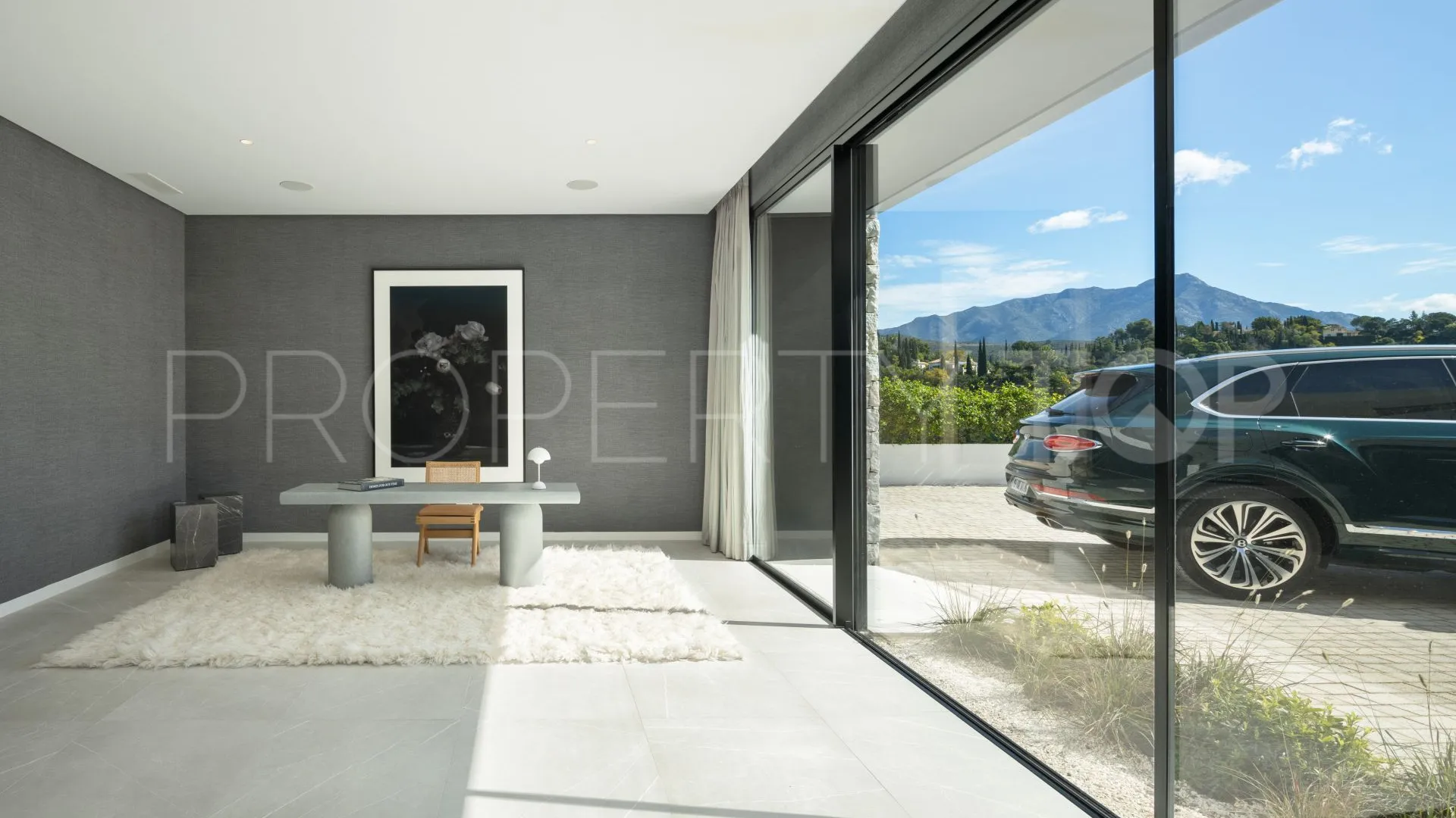 For sale villa in Marbella with 8 bedrooms
