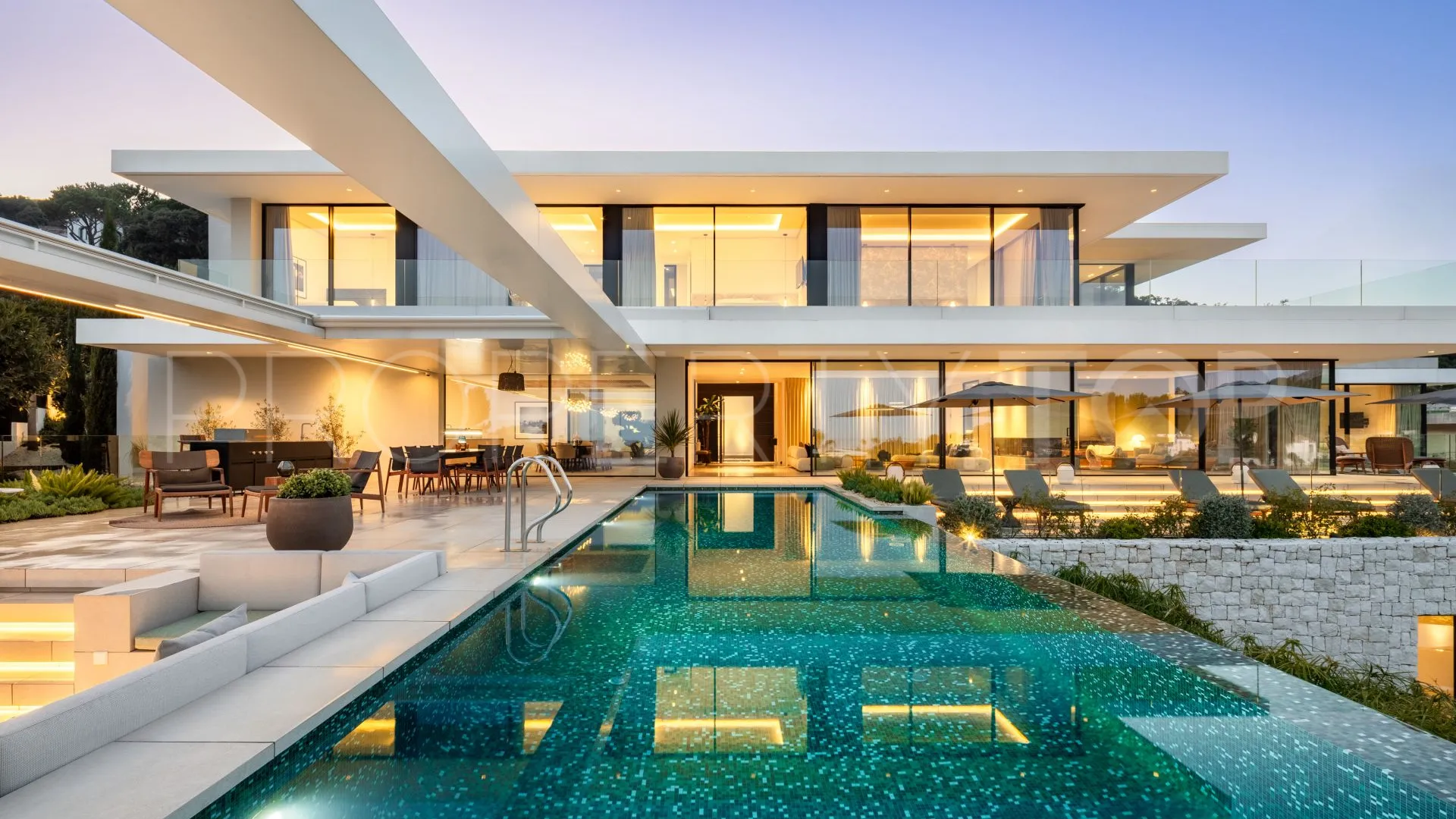 For sale villa in Marbella with 8 bedrooms