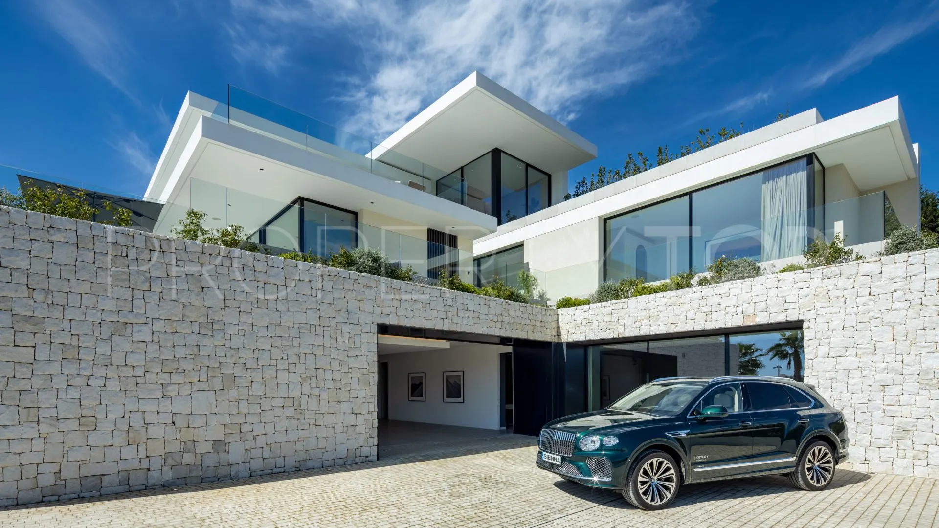 For sale villa in Marbella with 8 bedrooms