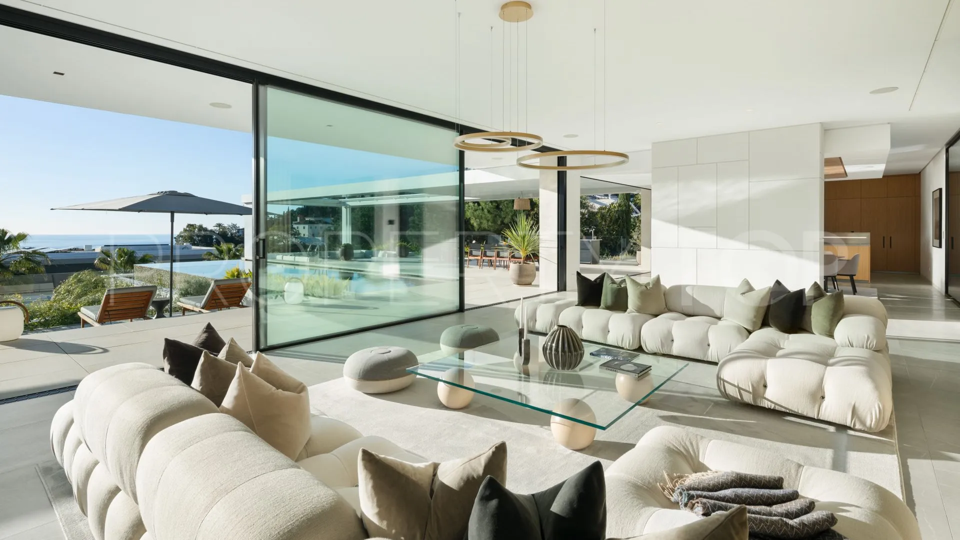 For sale villa in Marbella with 8 bedrooms