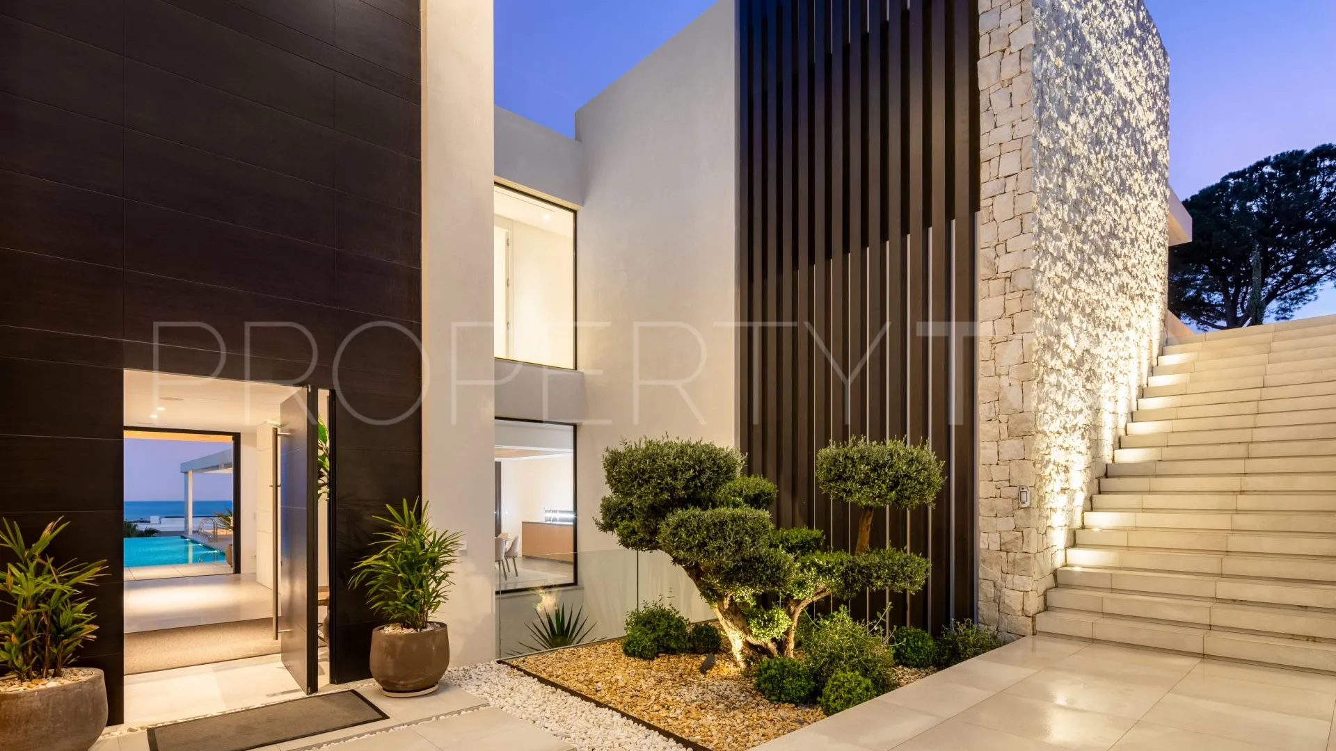 For sale villa in Marbella with 8 bedrooms