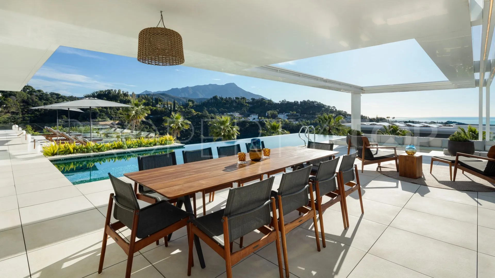 For sale villa in Marbella with 8 bedrooms