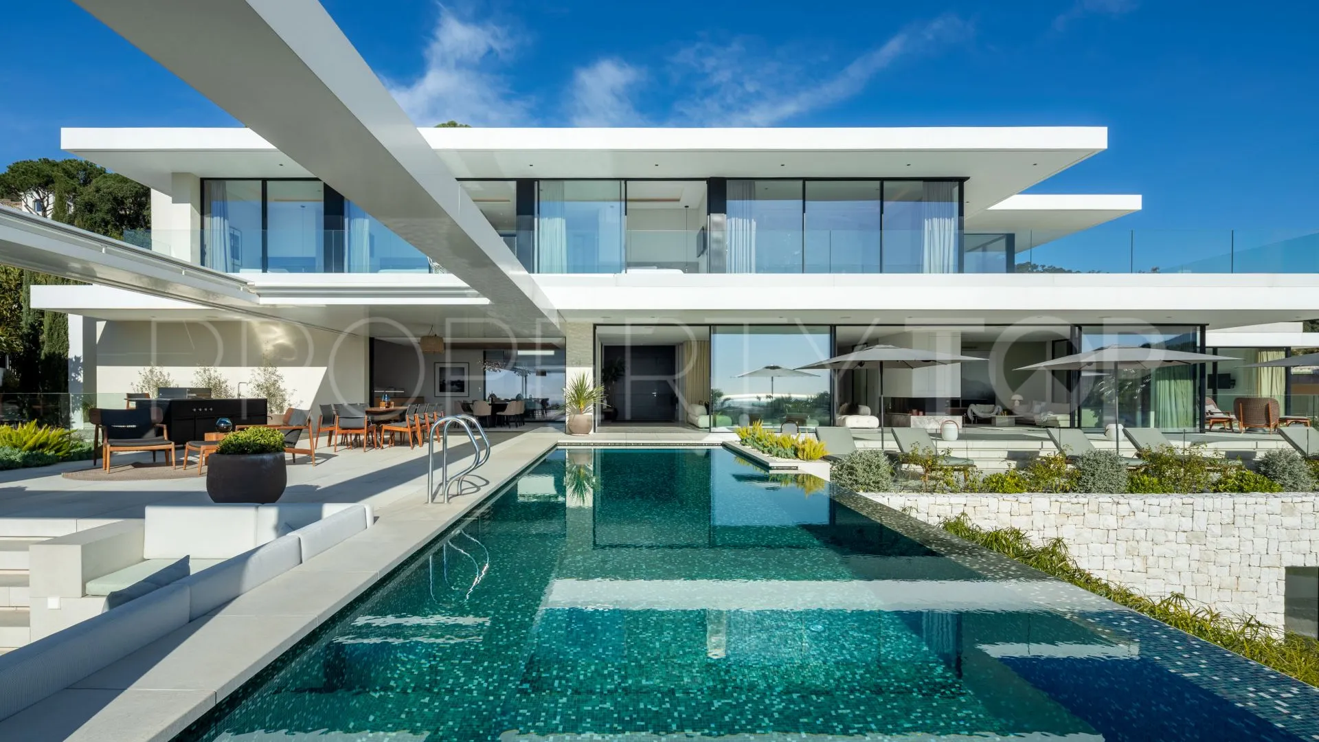 For sale villa in Marbella with 8 bedrooms