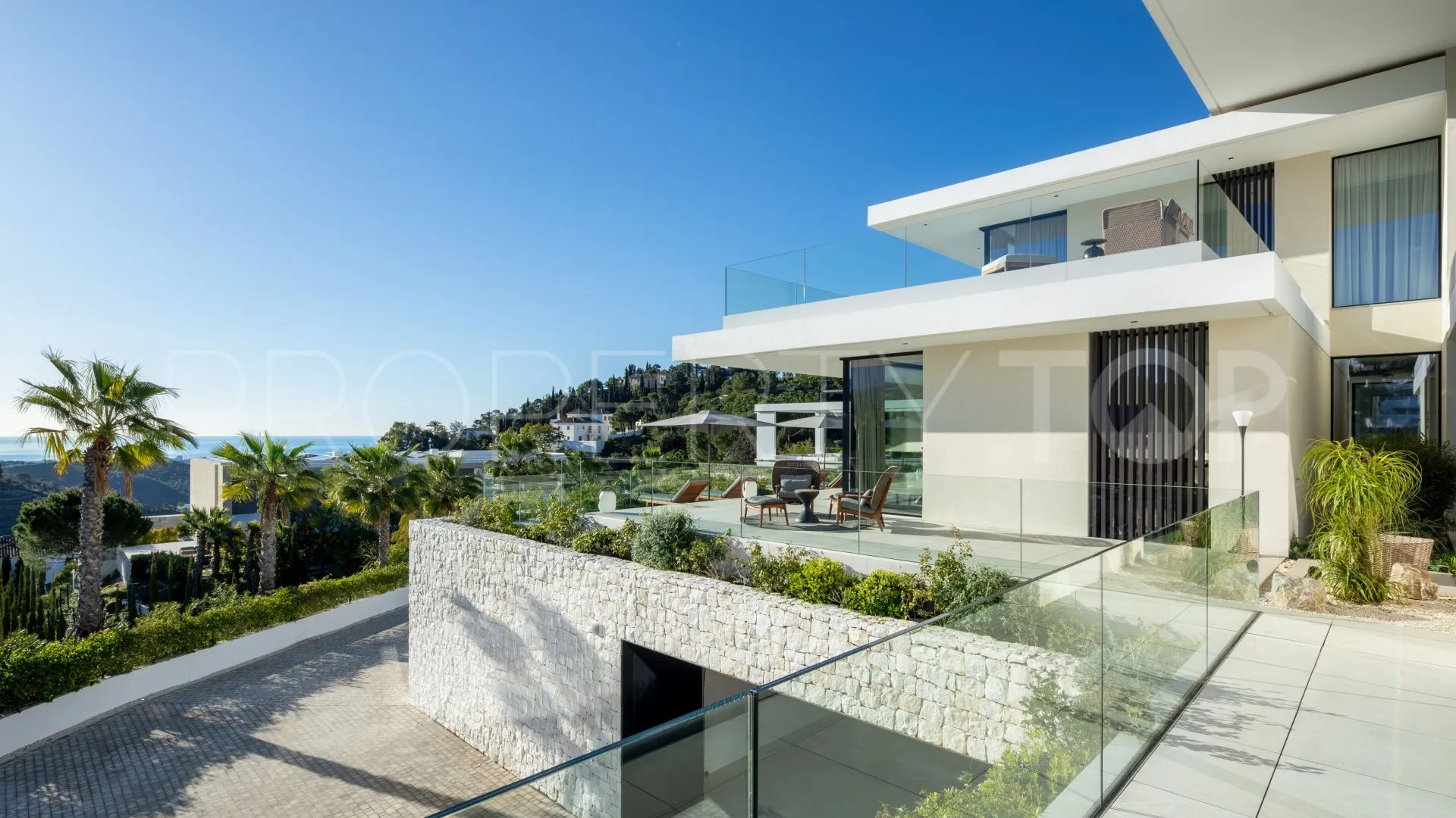 For sale villa in Marbella with 8 bedrooms