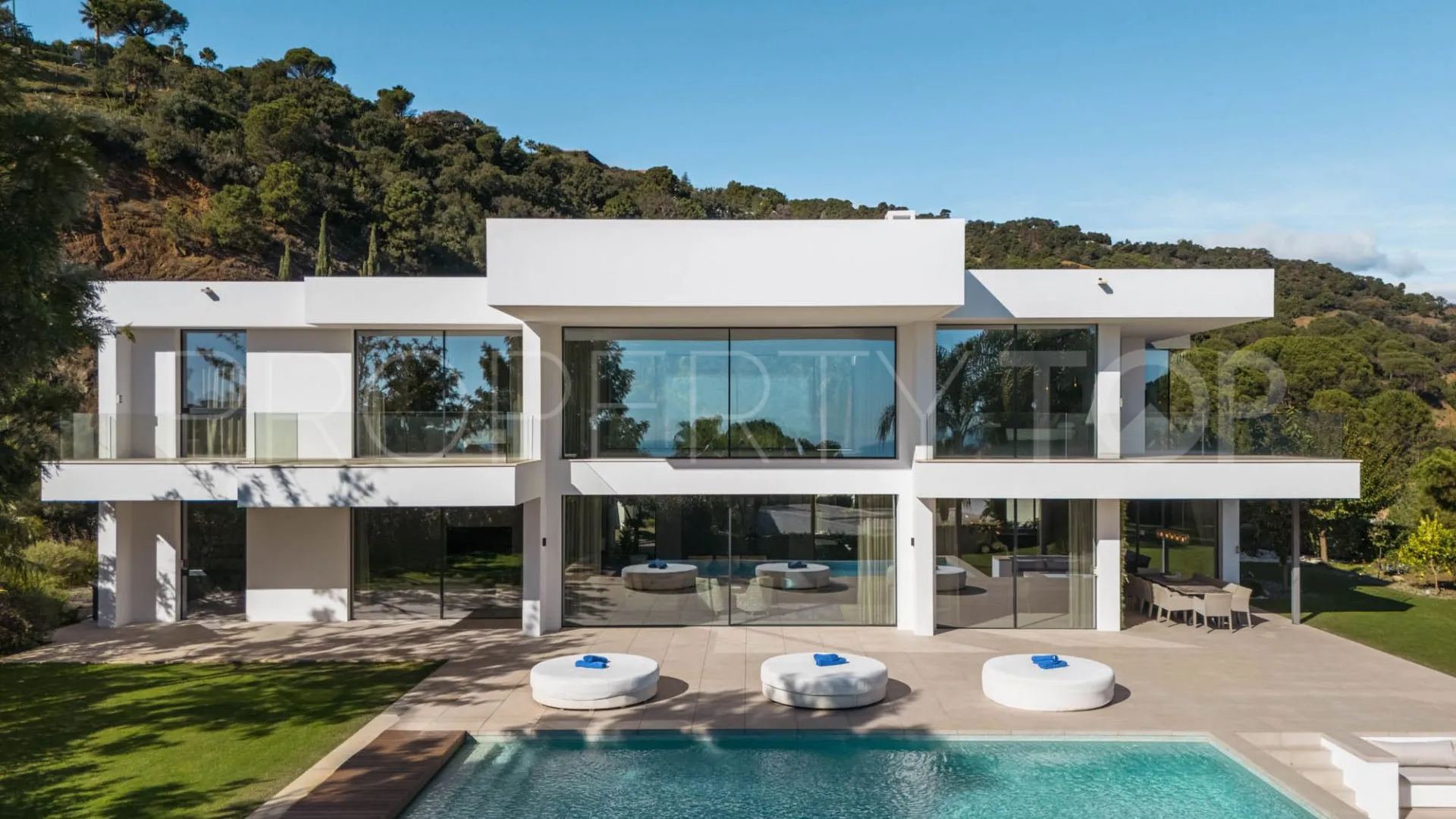 5 bedrooms villa for sale in Marbella