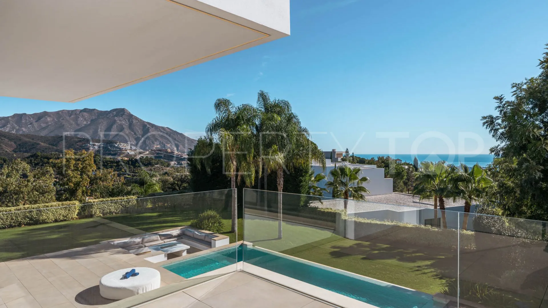 5 bedrooms villa for sale in Marbella