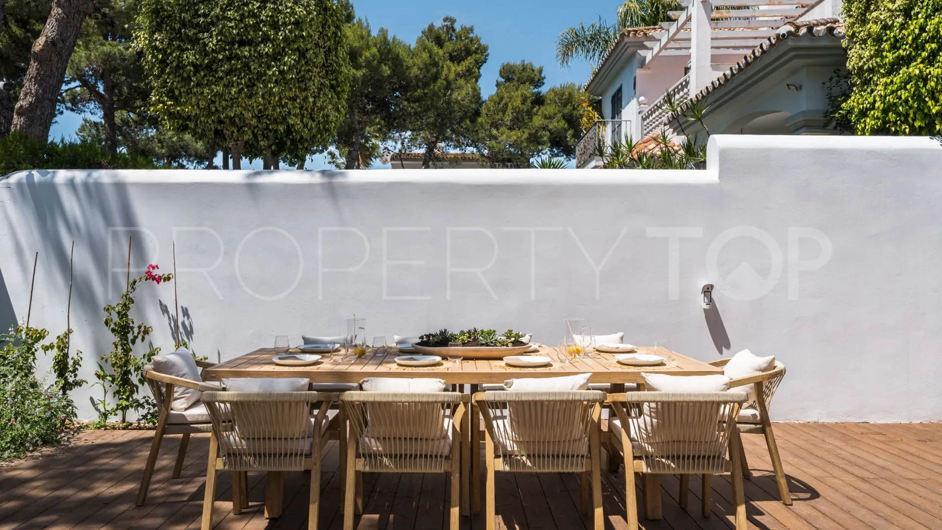Buy villa with 6 bedrooms in Marbella